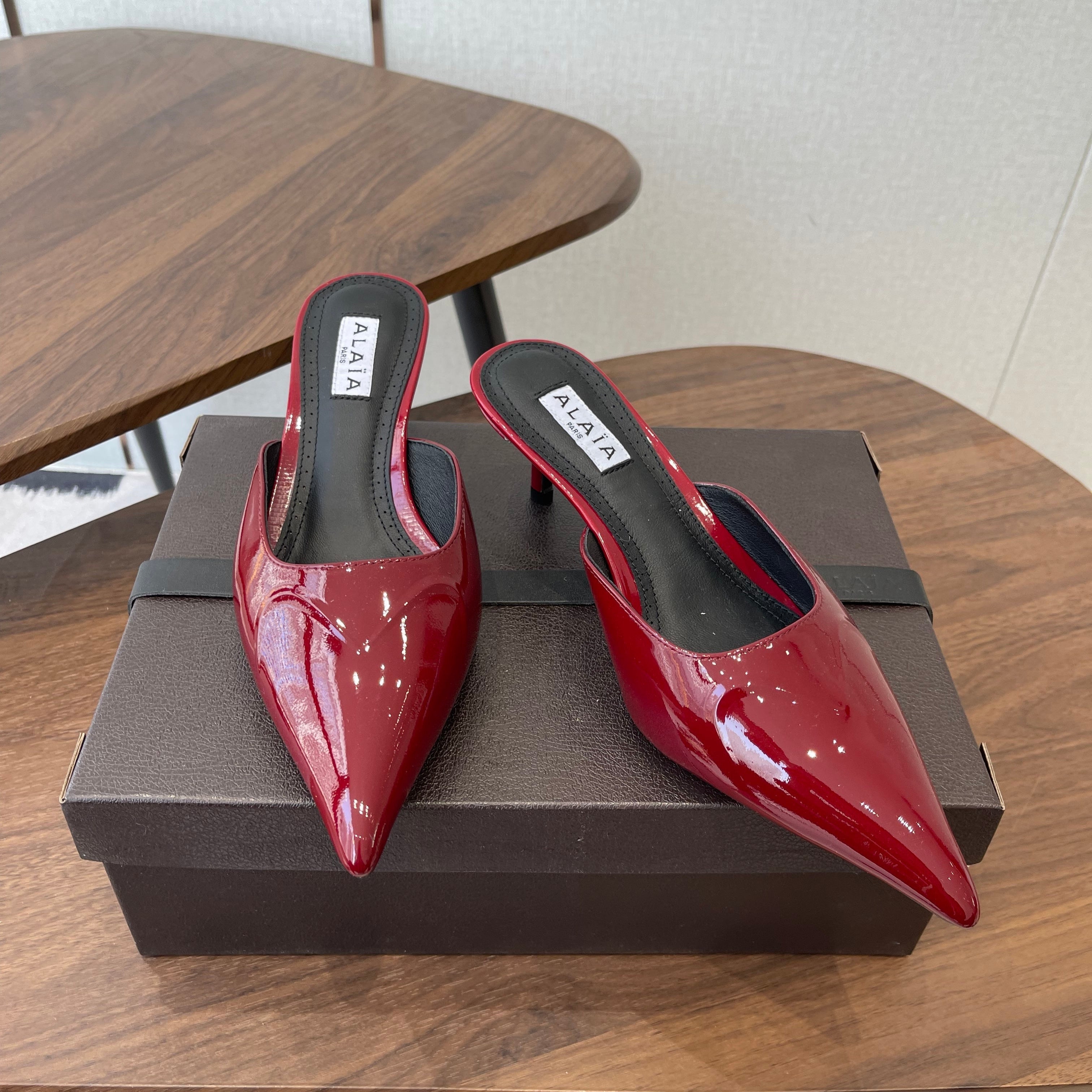 Alaia 26  Pointed-toe Mules 50 Dark Red Patent Leather