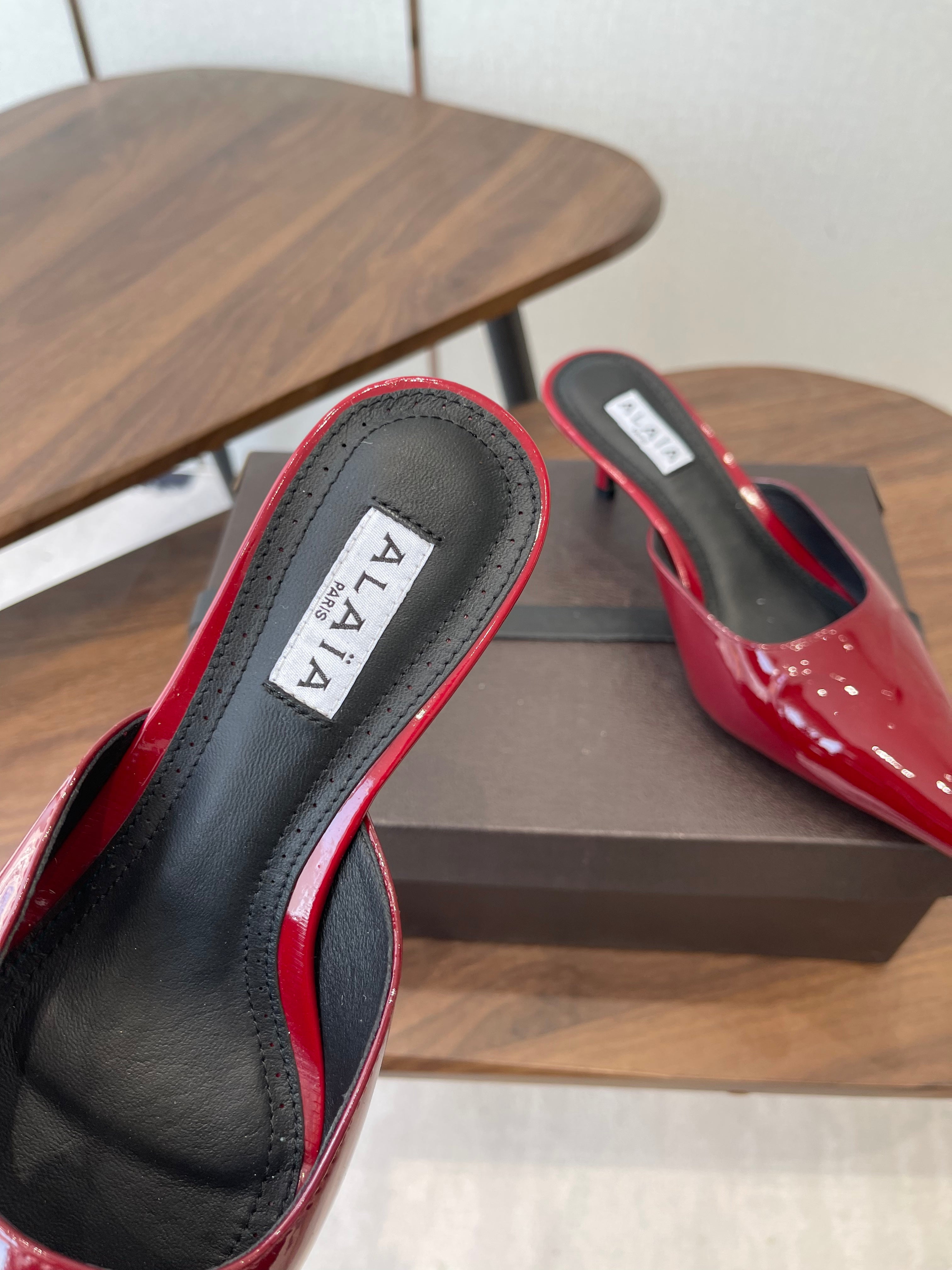 Alaia 26  Pointed-toe Mules 50 Dark Red Patent Leather