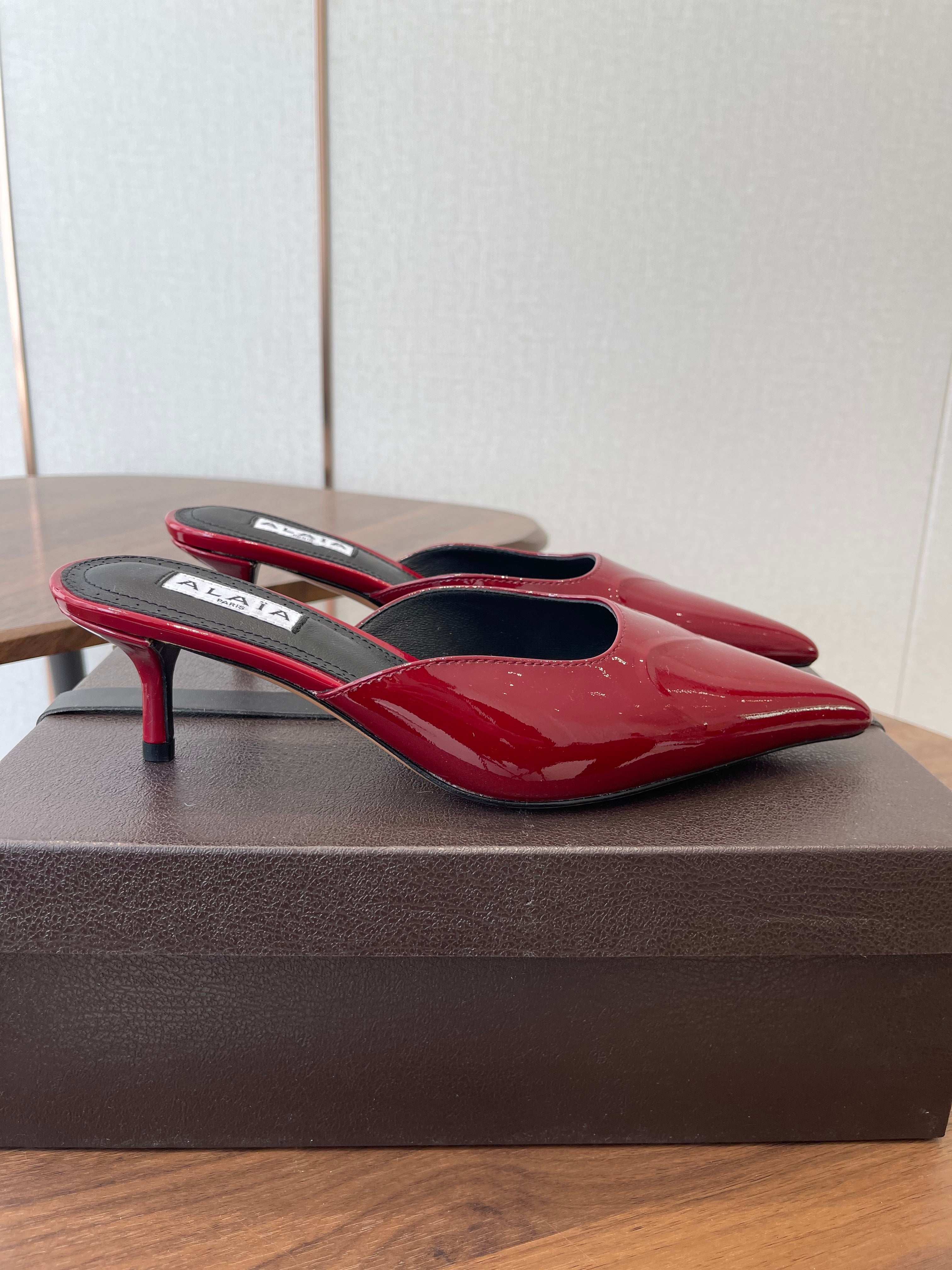 Alaia 26  Pointed-toe Mules 50 Dark Red Patent Leather