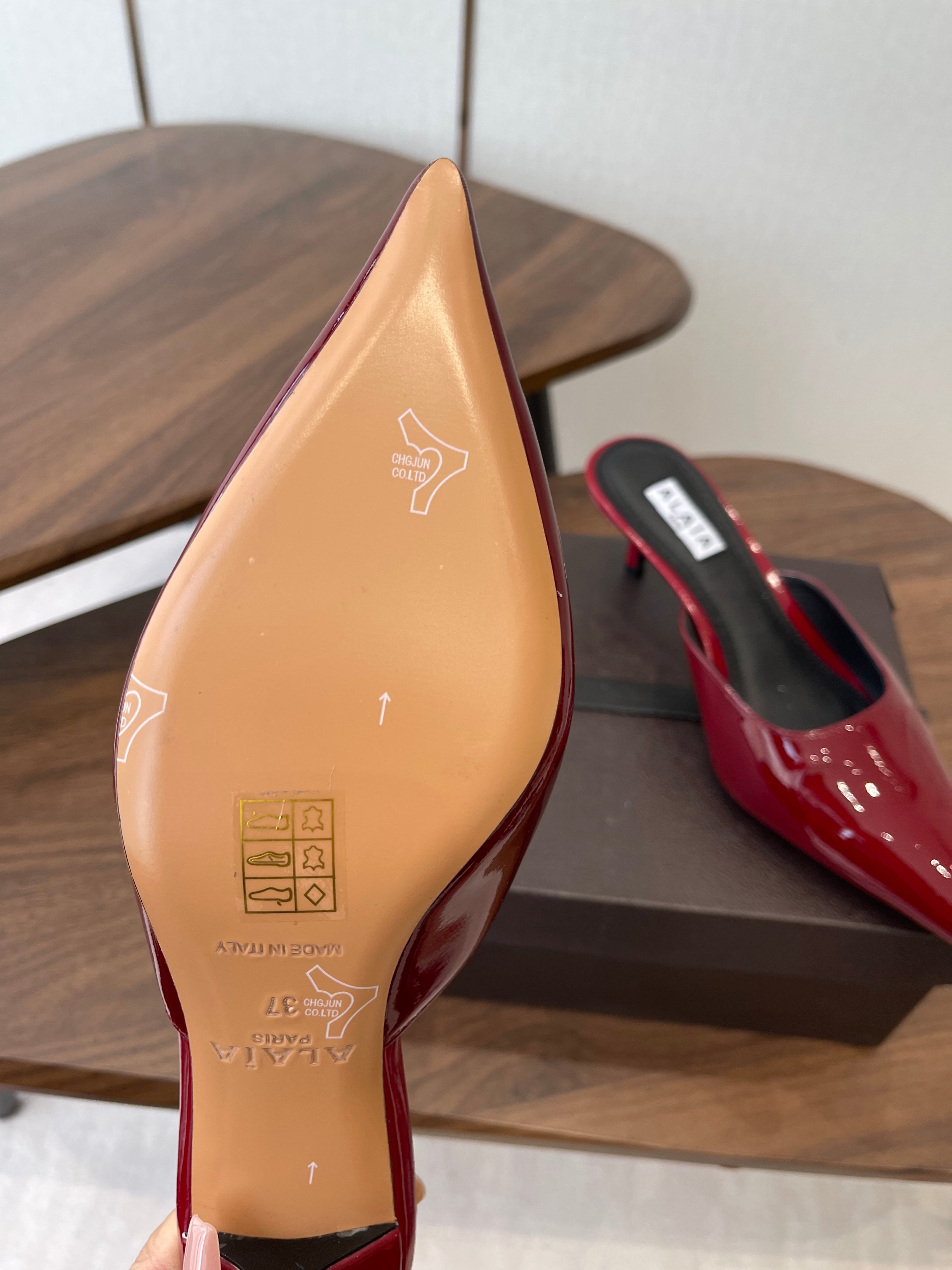 Alaia 26  Pointed-toe Mules 50 Dark Red Patent Leather