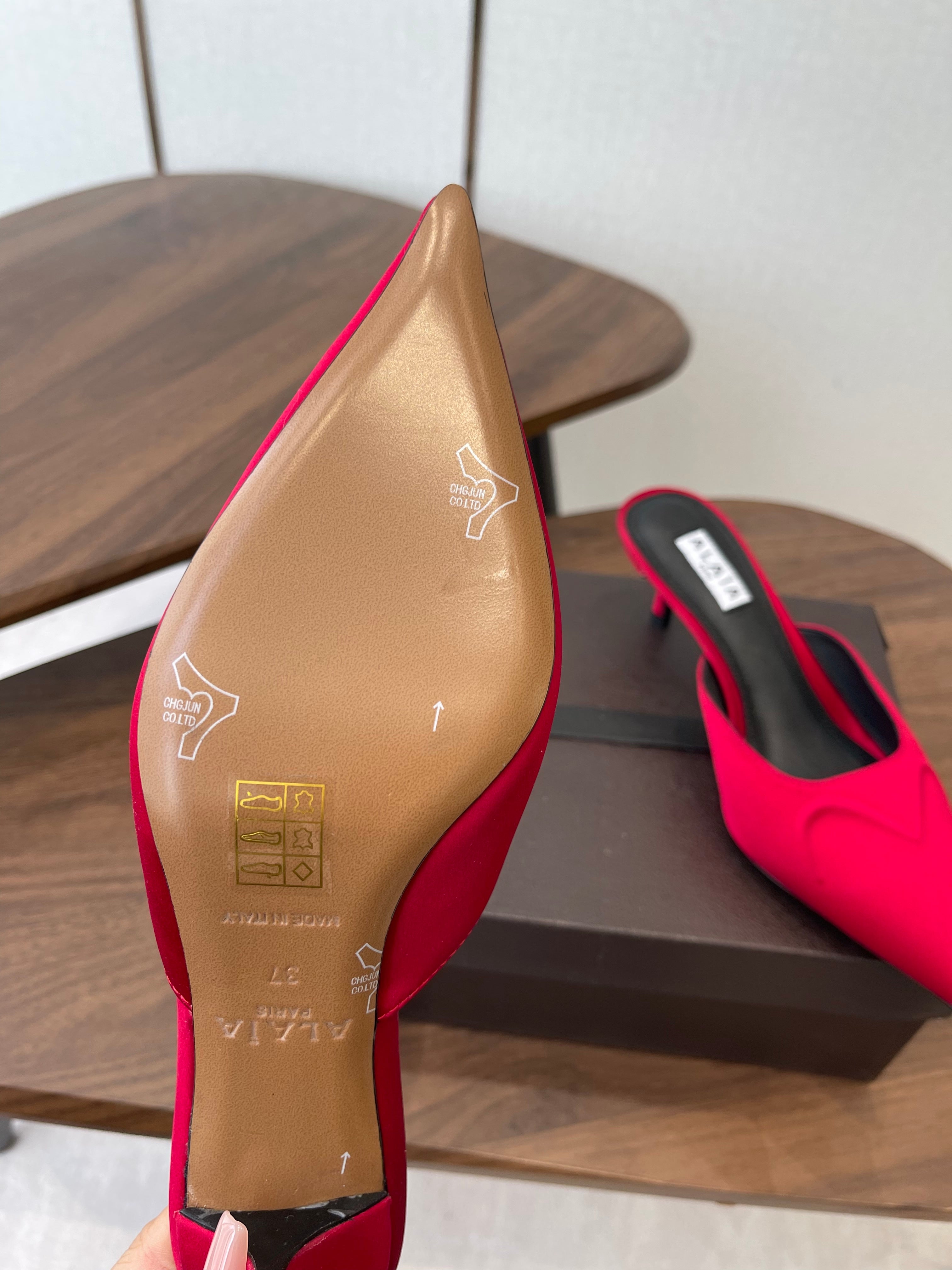 Alaia 26  Pointed-toe Mules 50 Red Sheepskin 624910