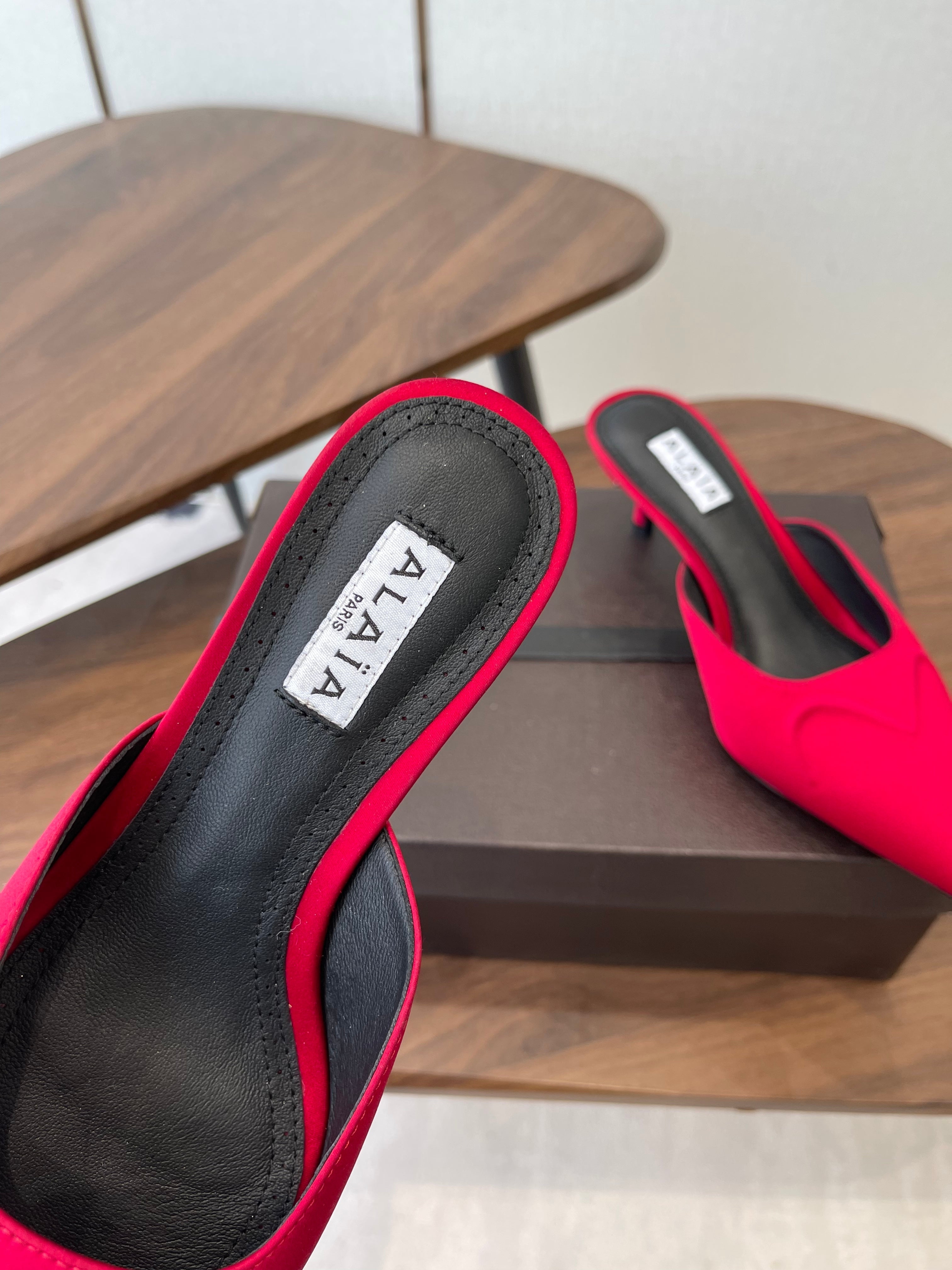 Alaia 26  Pointed-toe Mules 50 Red Sheepskin 624910