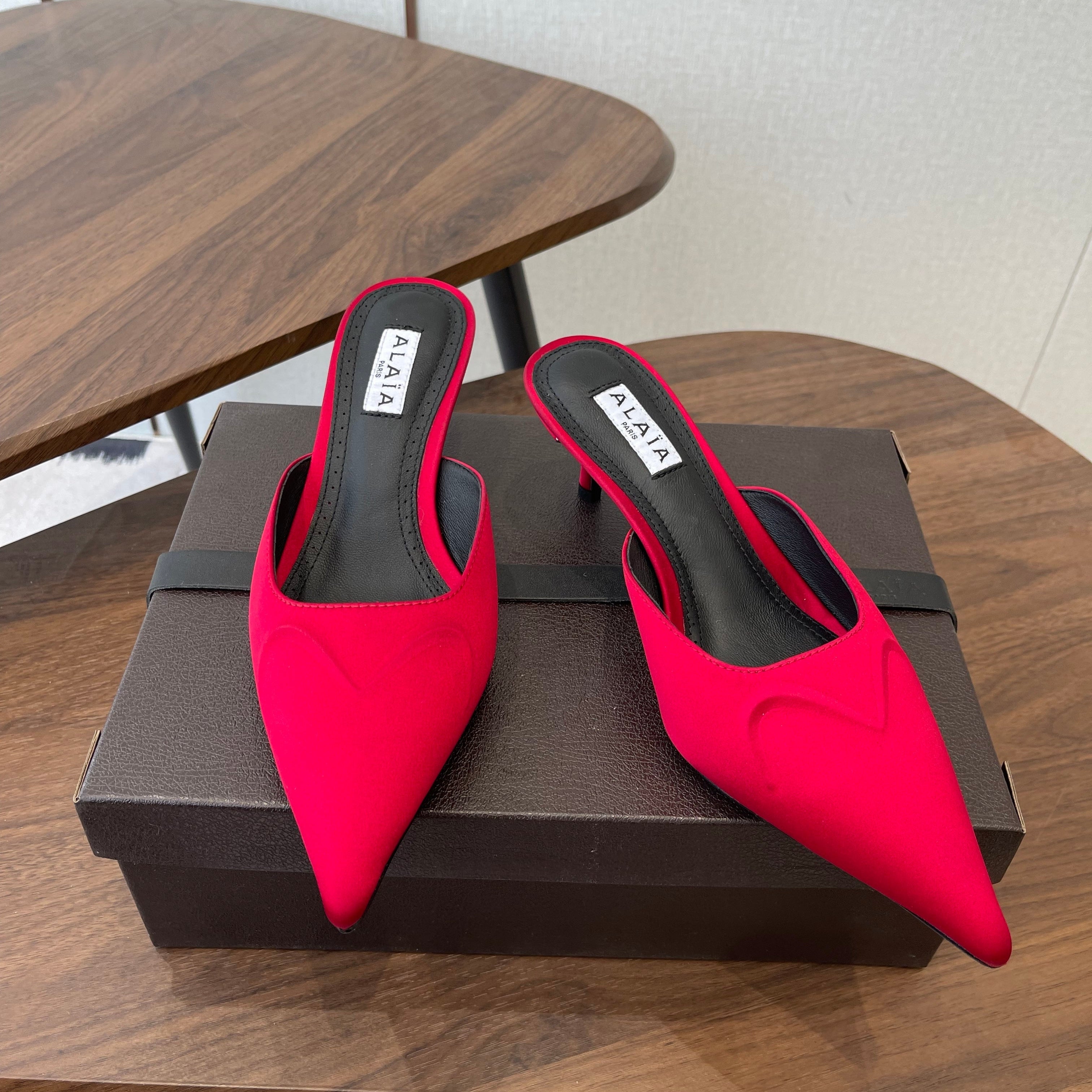 Alaia 26  Pointed-toe Mules 50 Red Sheepskin 624910