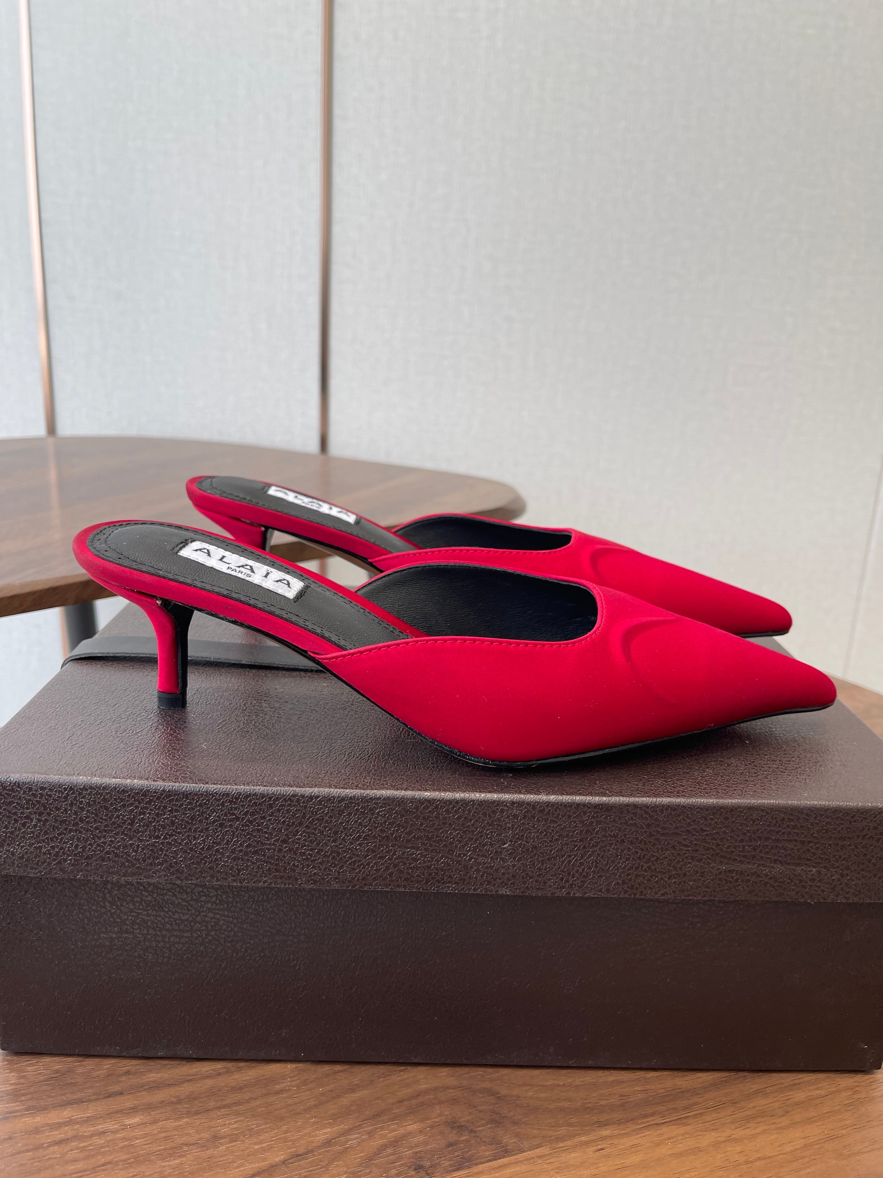 Alaia 26  Pointed-toe Mules 50 Red Sheepskin 624910