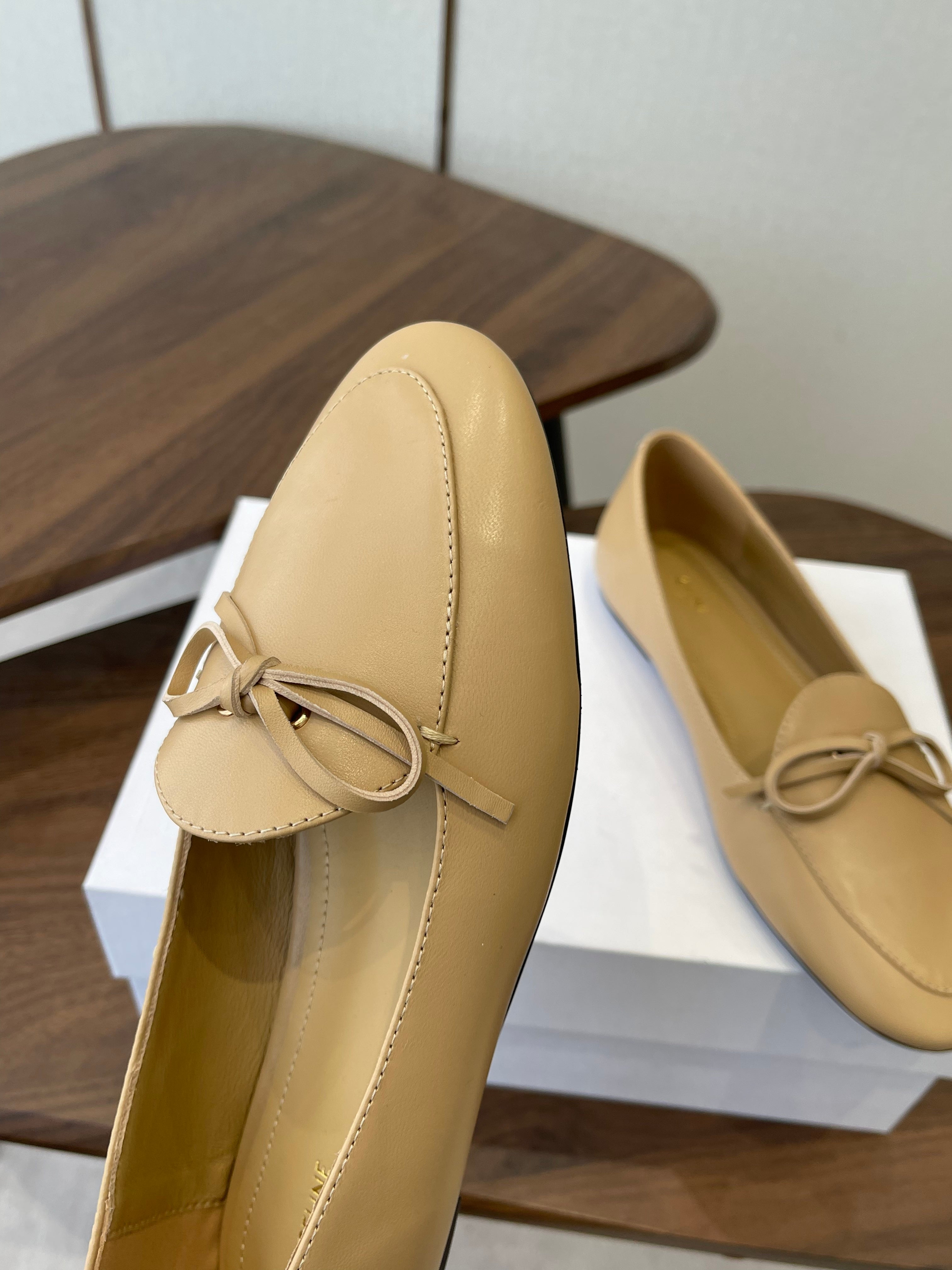 Celine 26 Loafers Beige Sheepskin 624692