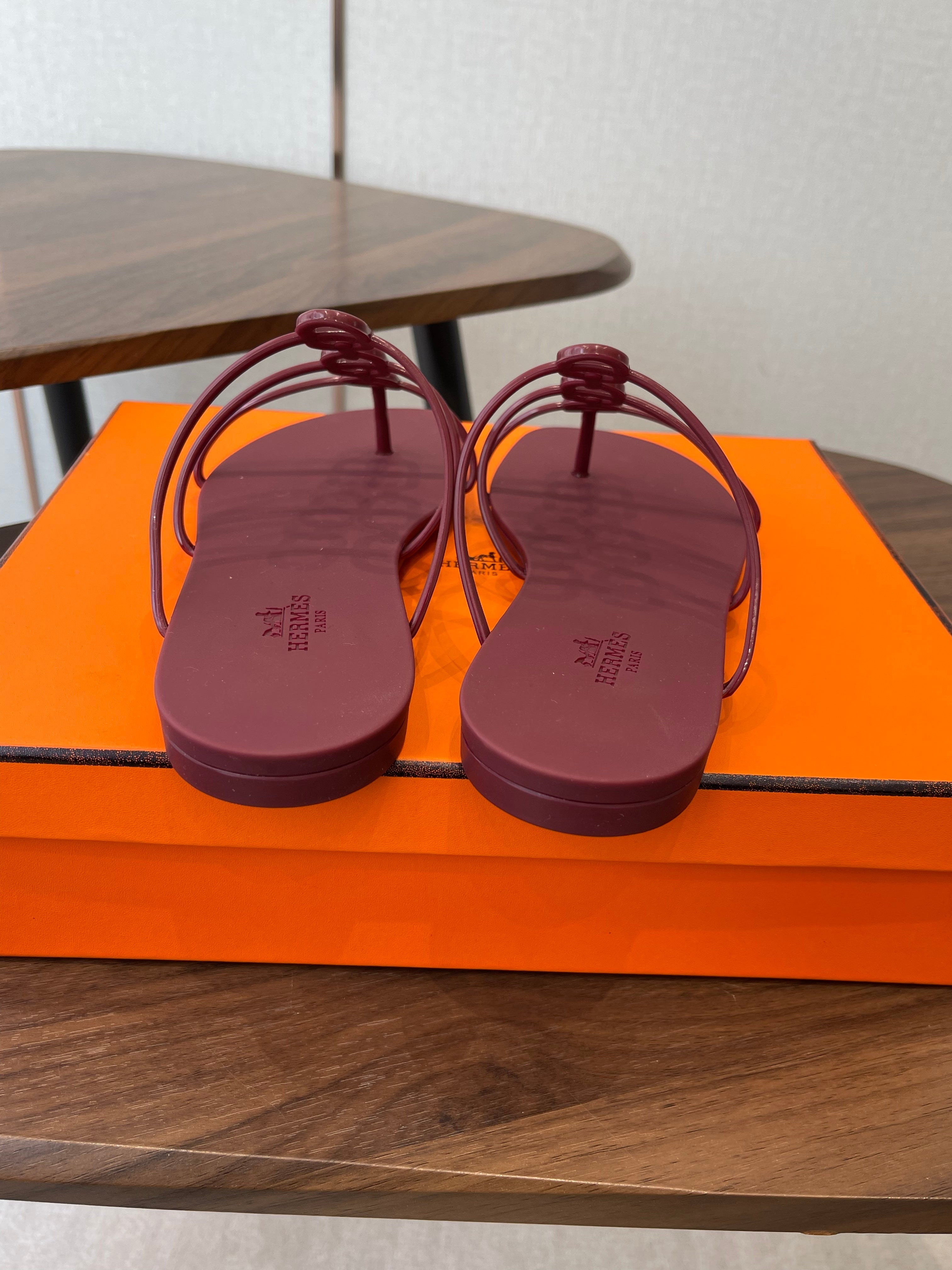 HM 26ss Pig Nose Sandals Burgundy Rubber 624764