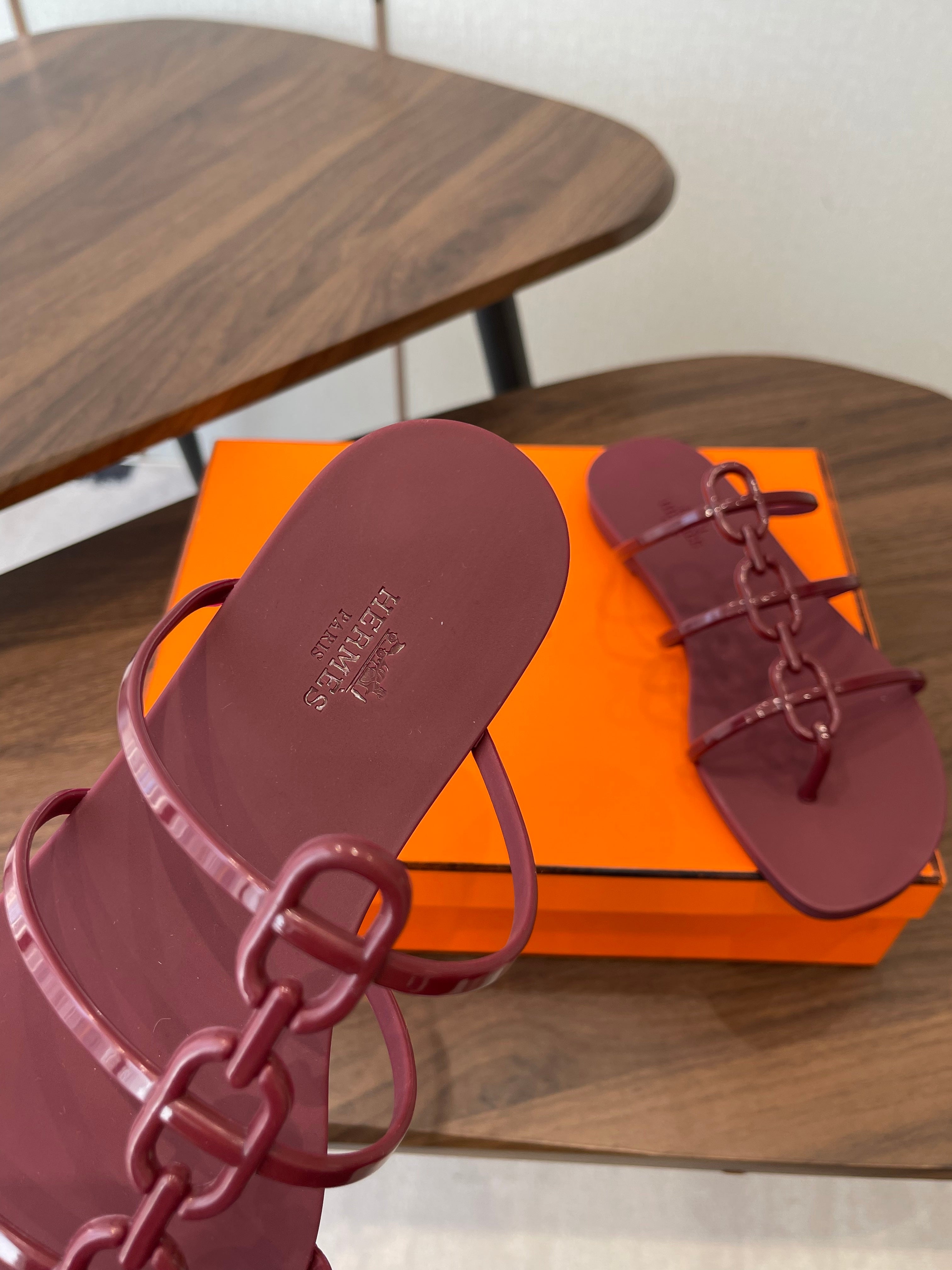 HM 26ss Pig Nose Sandals Burgundy Rubber 624764