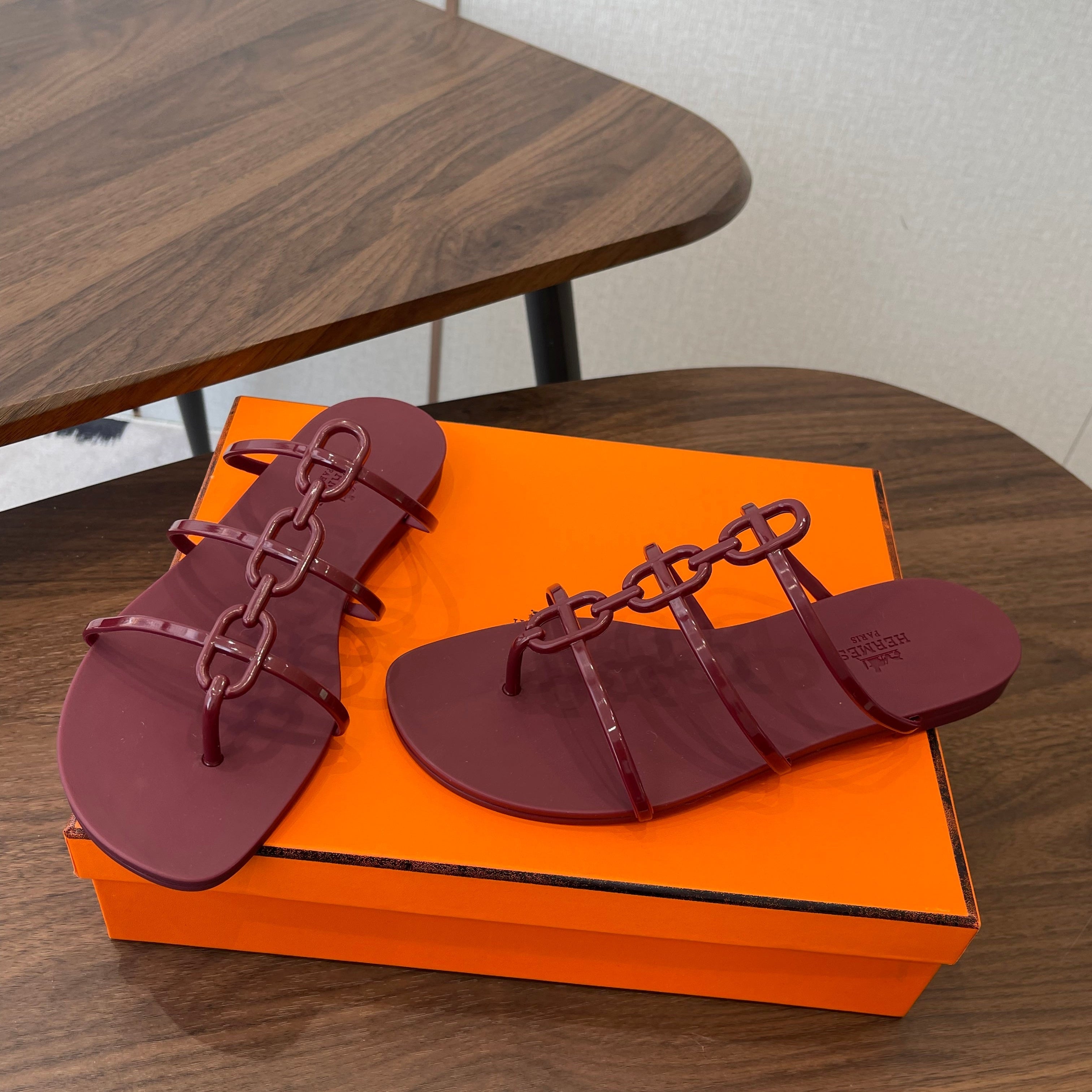 HM 26ss Pig Nose Sandals Burgundy Rubber 624764