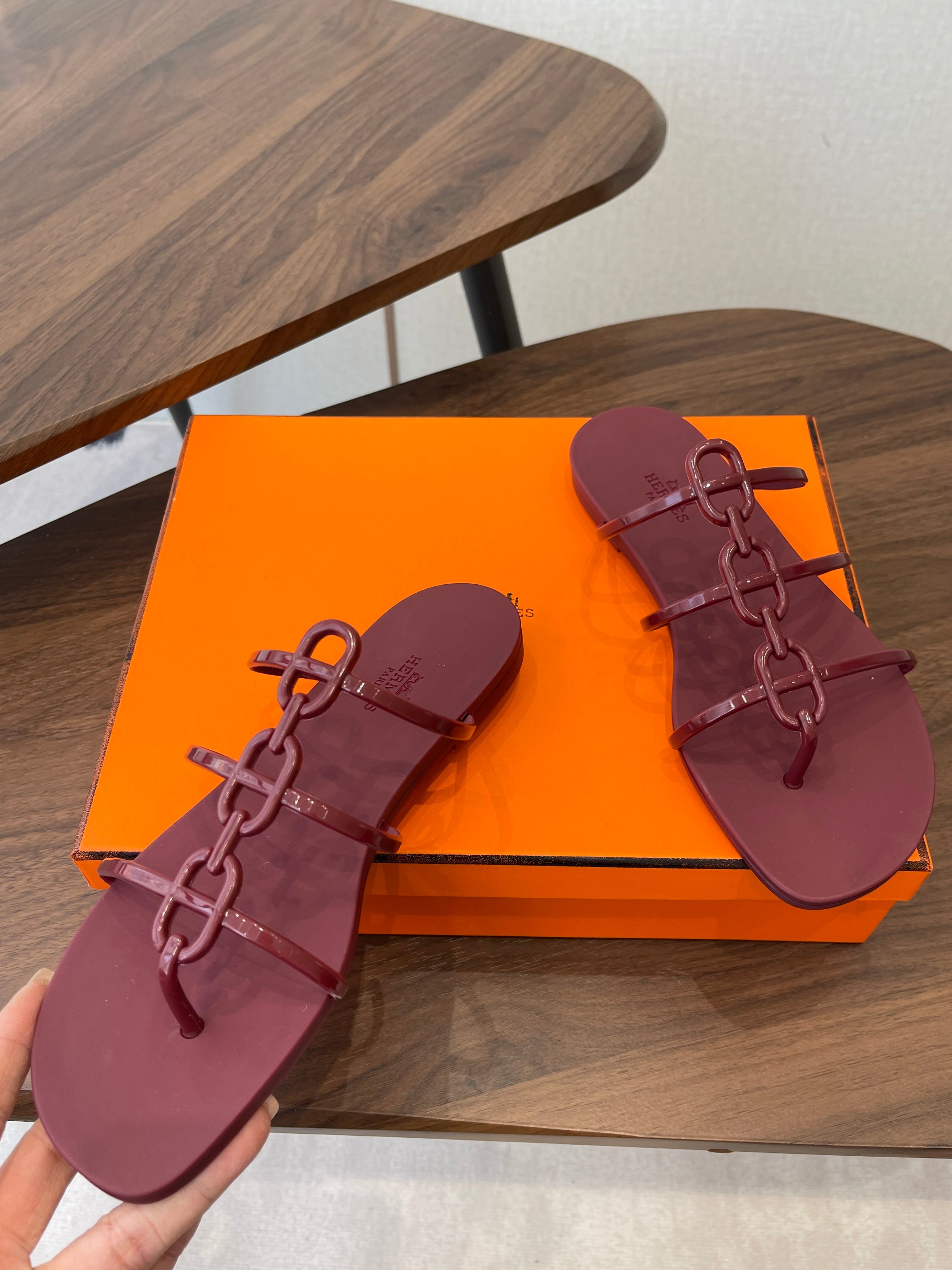 HM 26ss Pig Nose Sandals Burgundy Rubber 624764