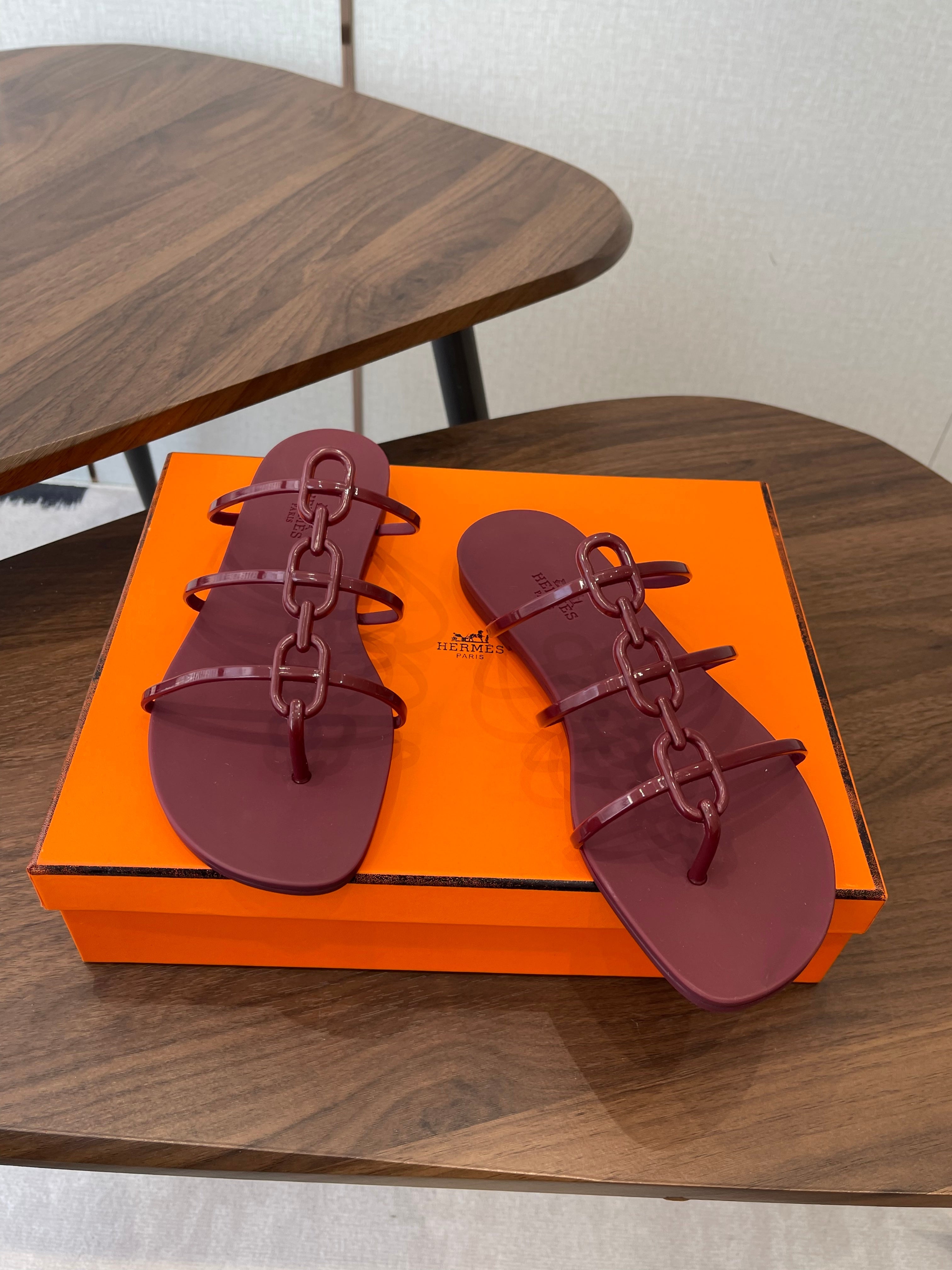 HM 26ss Pig Nose Sandals Burgundy Rubber 624764