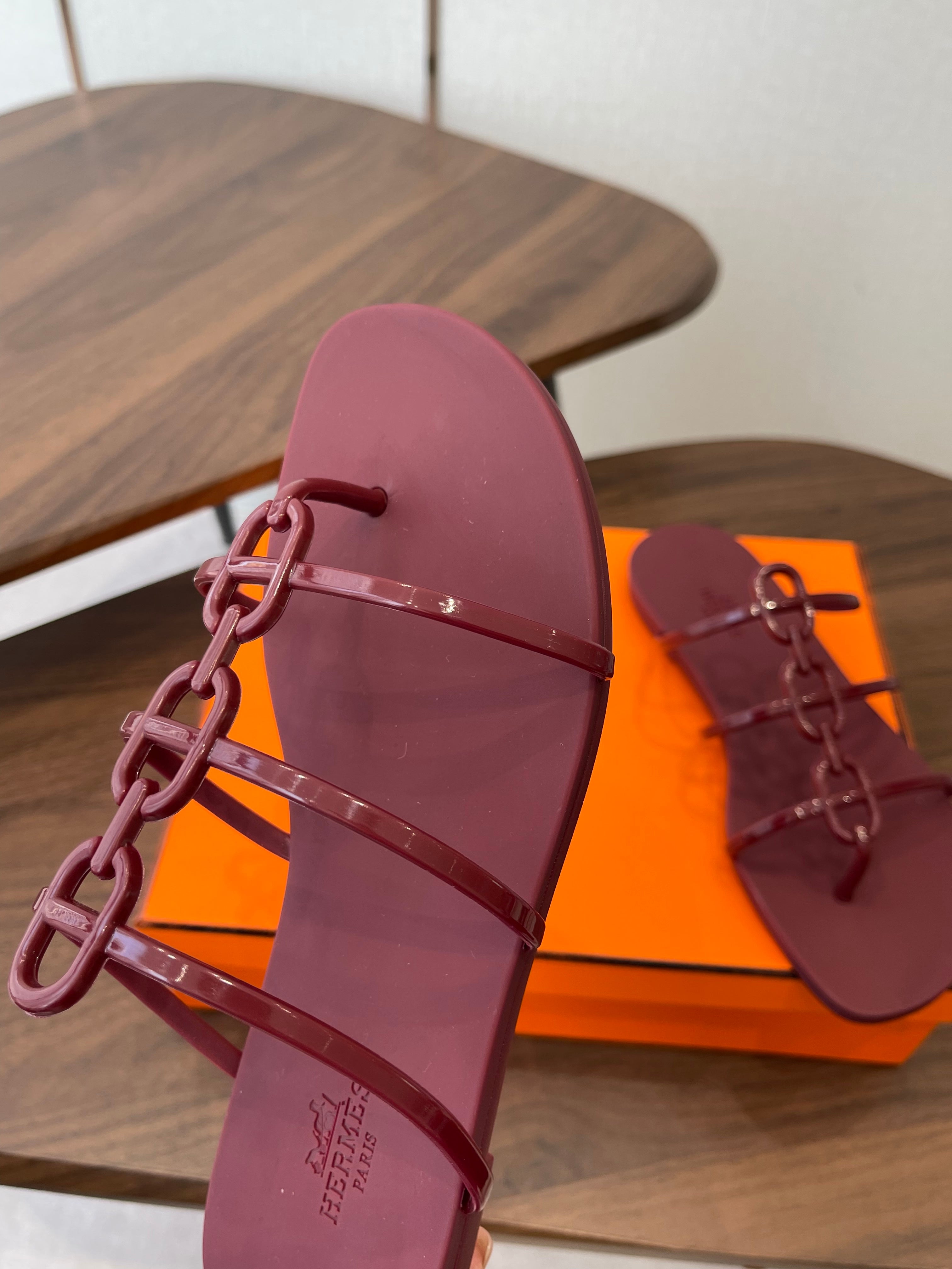 HM 26ss Pig Nose Sandals Burgundy Rubber 624764