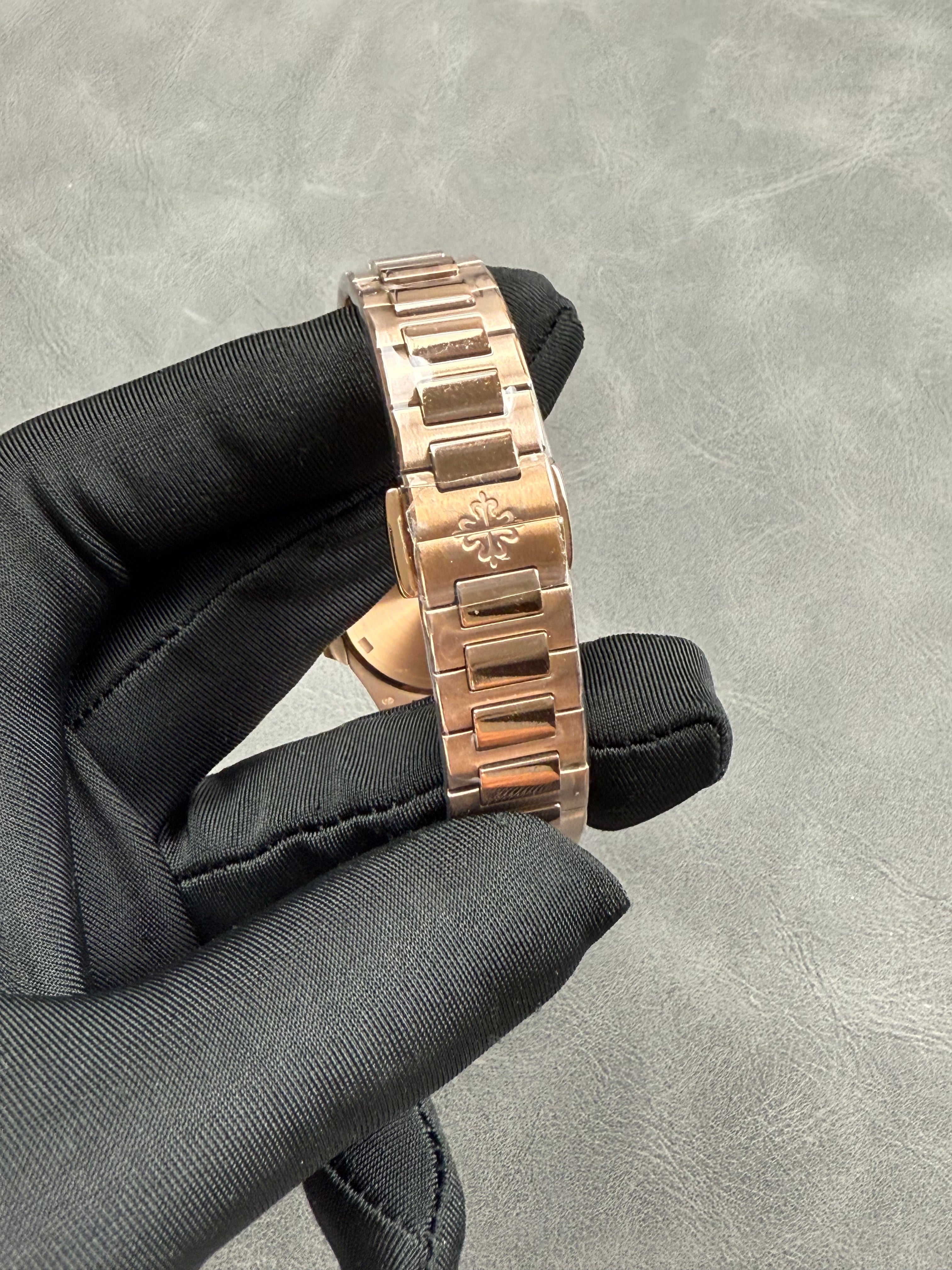 PATEK Nautilus 32mm Pink Gold Pink Dial