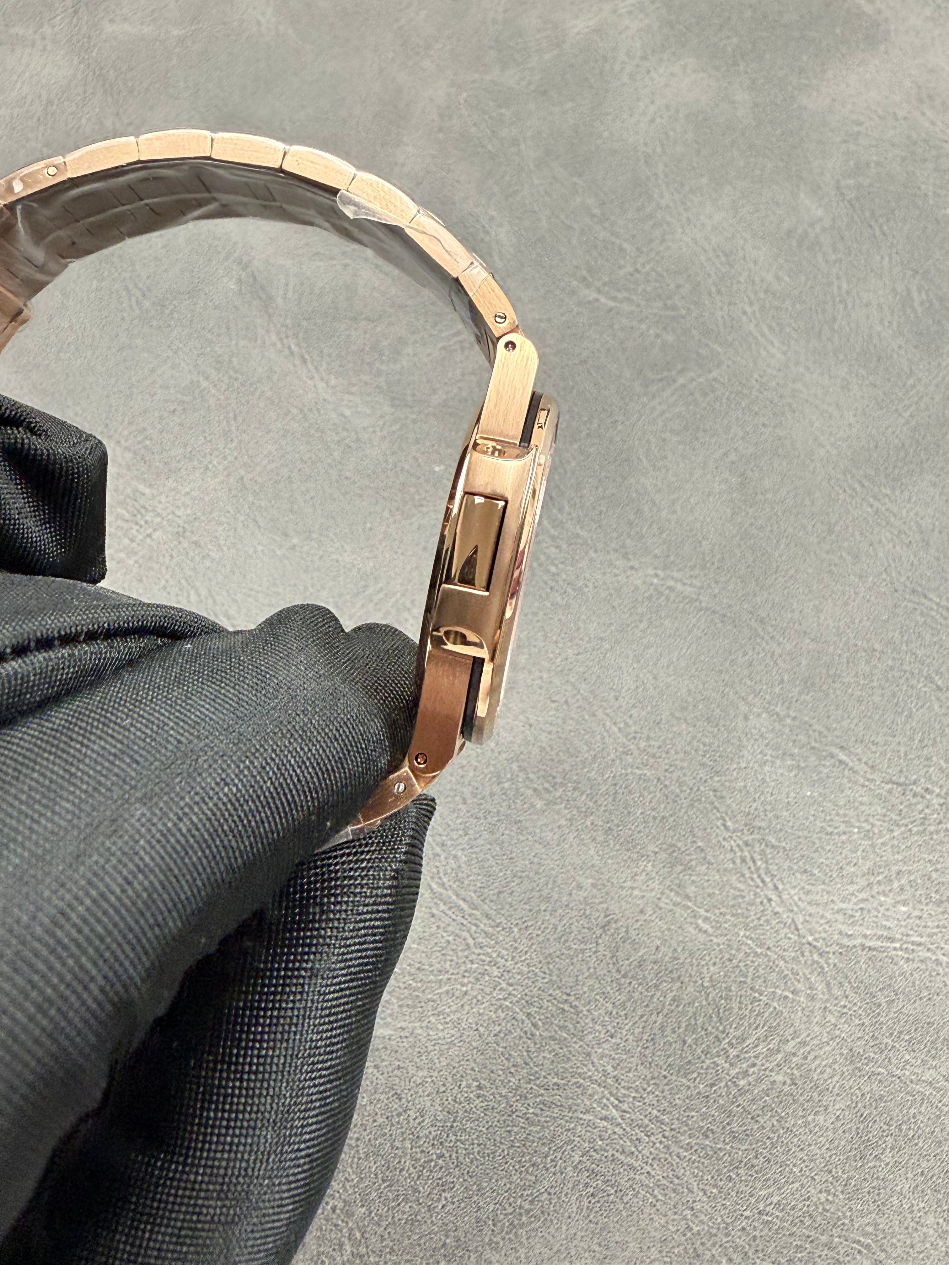 PATEK Nautilus 32mm Pink Gold Pink Dial