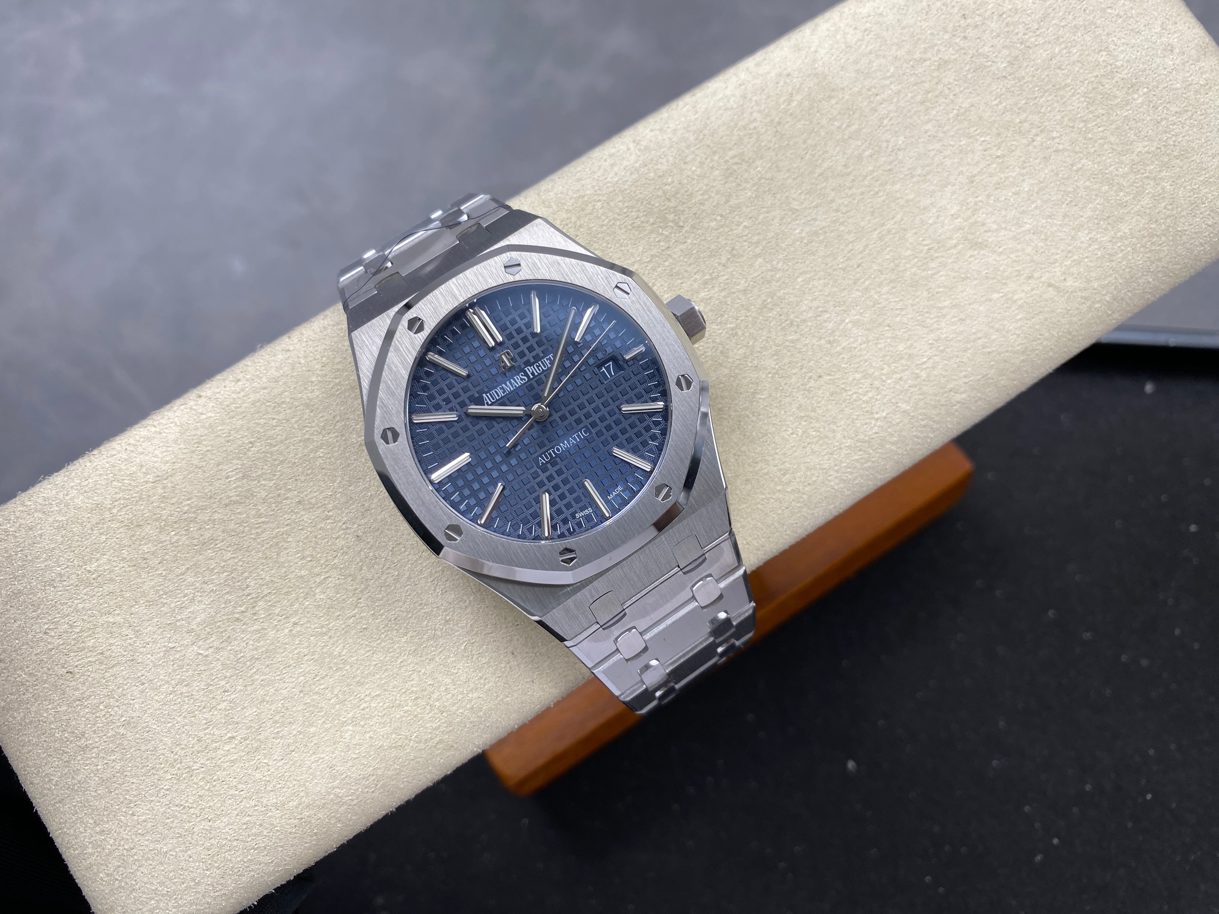 Audemars Piguet Royal Oak Selfwinding 41mm 15400OR Blue Dial