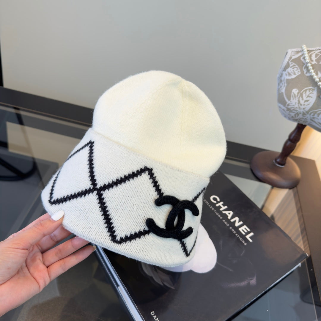 Chanel Knitted White Beanie 498087