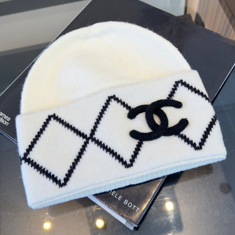 Chanel Knitted White Beanie 498087