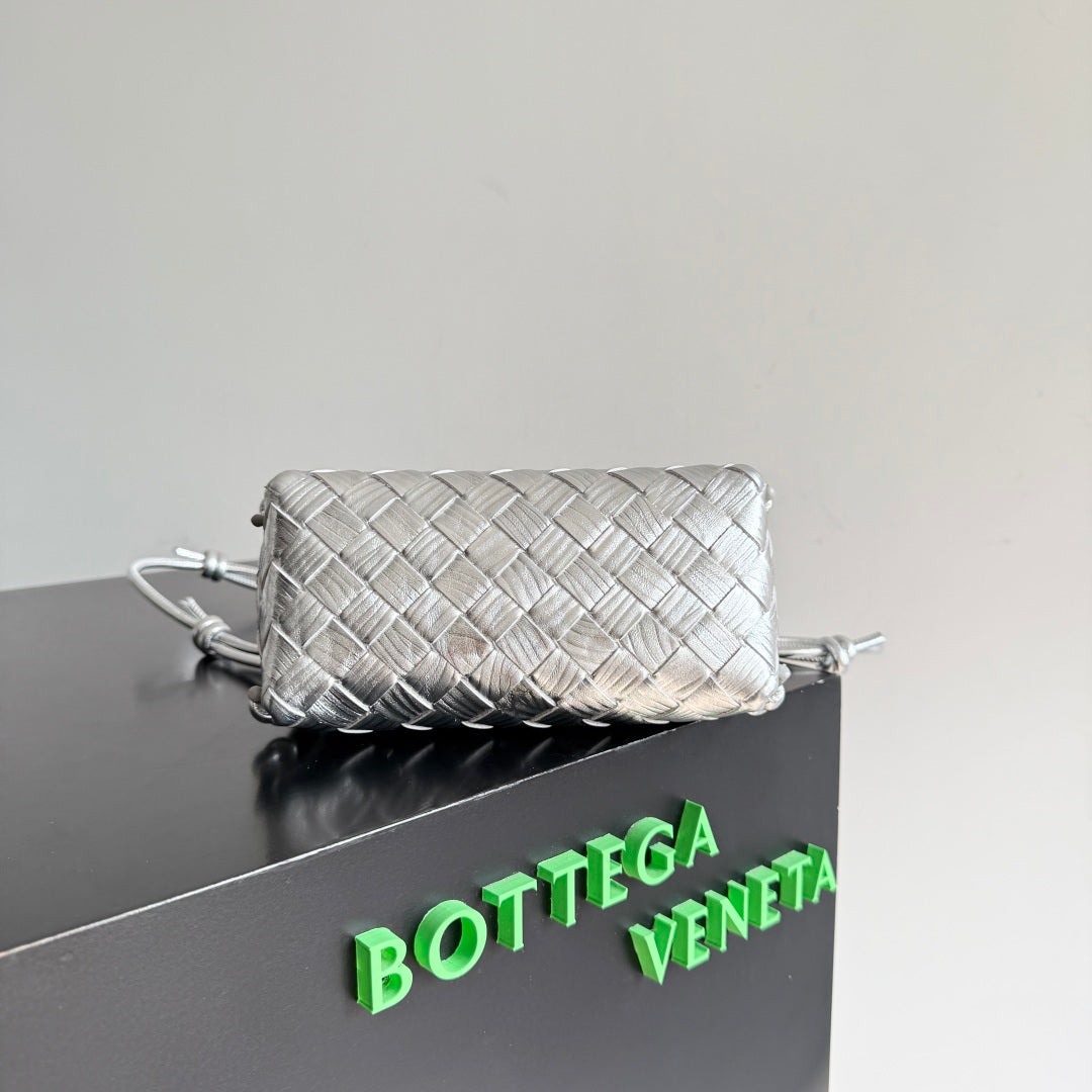Bottega Veneta 2026 Concert Pouch Bag 18.5 Silver Intrecciato Leather 137078