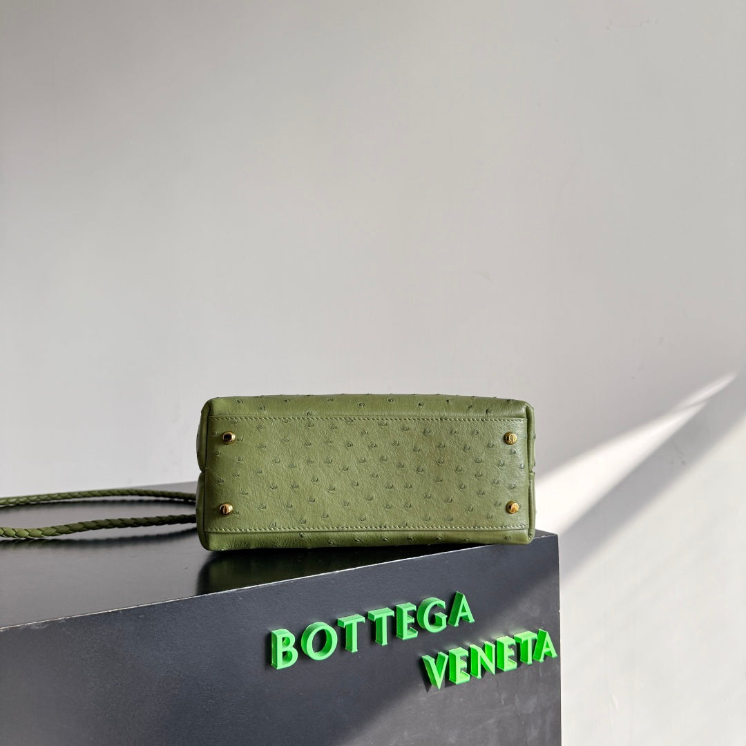 Bottega Veneta 2026 Andiamo Bag Avocado Green Ostrich Leather