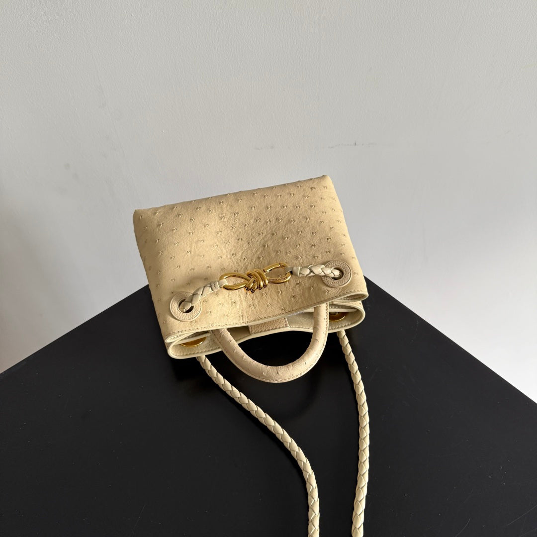 Bottega Veneta 2026 Andiamo Bag 20.5cm Light Butterscotch Ostrich Leather 137038