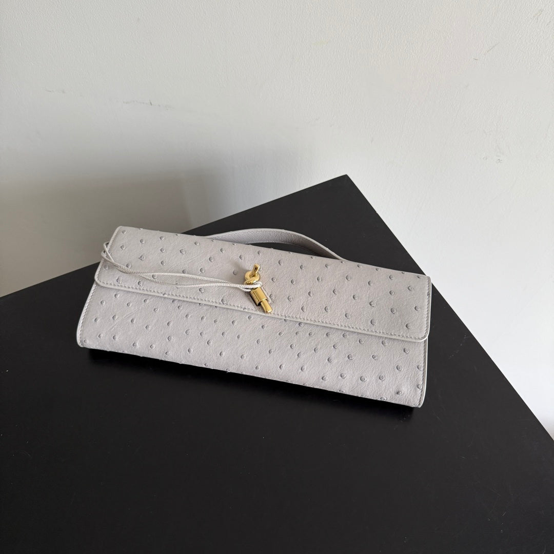 Bottega Veneta 2026 Andiamo Clutch 31cm Light Gray Ostrich Leather 136971