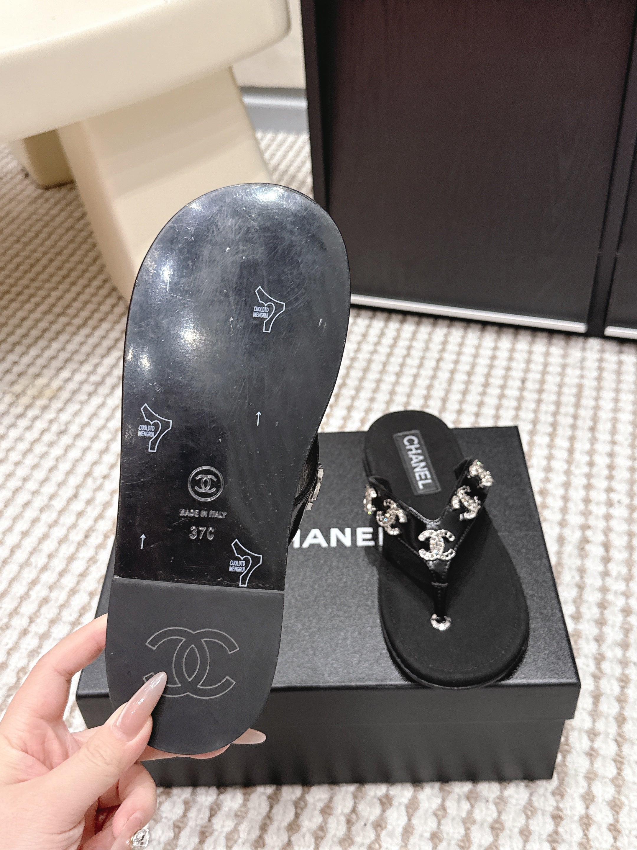 CC 26s Thong Sandals Black Suede Sheepskin Sliver Charm 632357