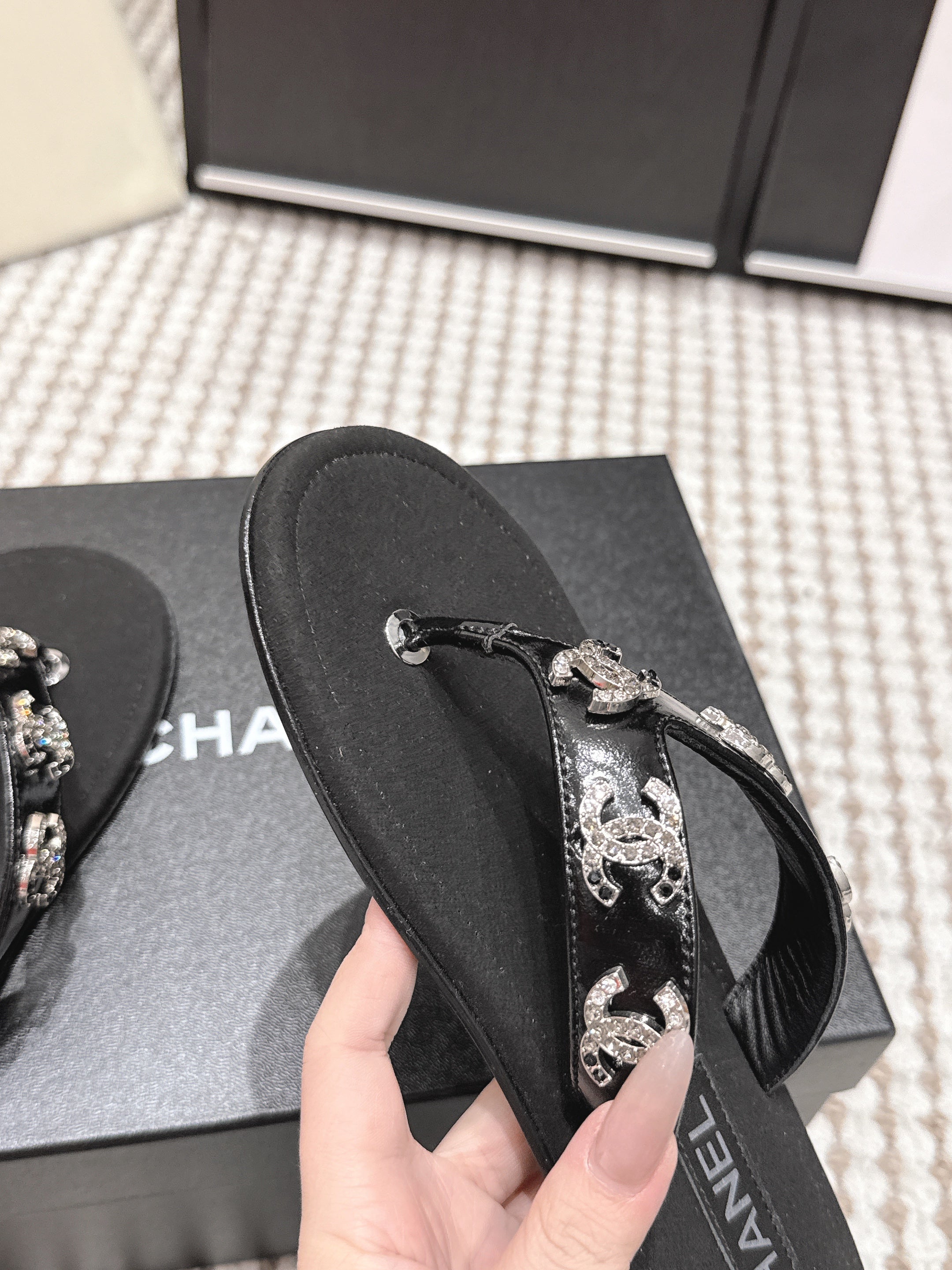 CC 26s Thong Sandals Black Suede Sheepskin Sliver Charm 632357