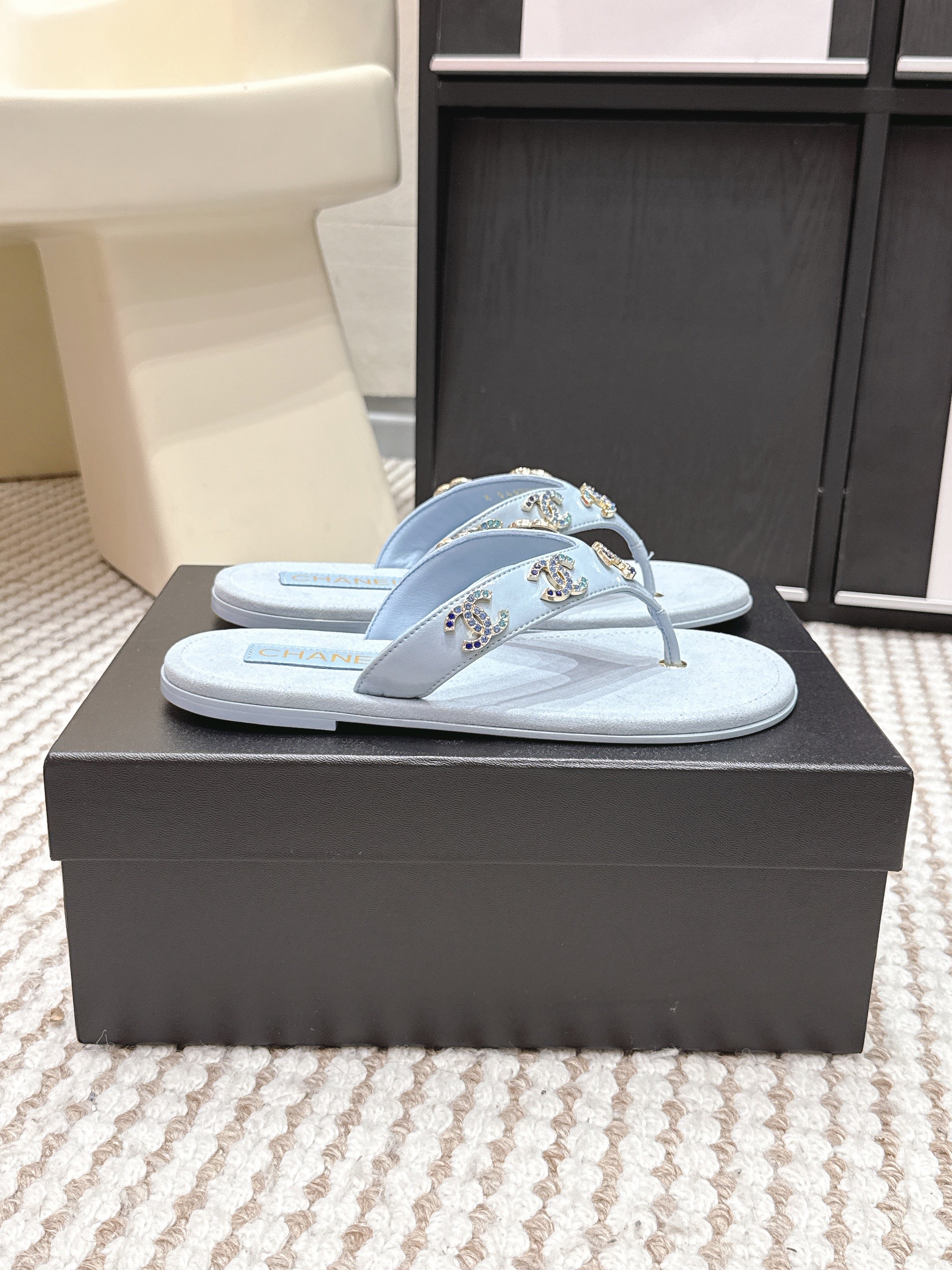 CC 26s Thong Sandals Baby Blue Suede Sheepskin Multicolor Charm 632359