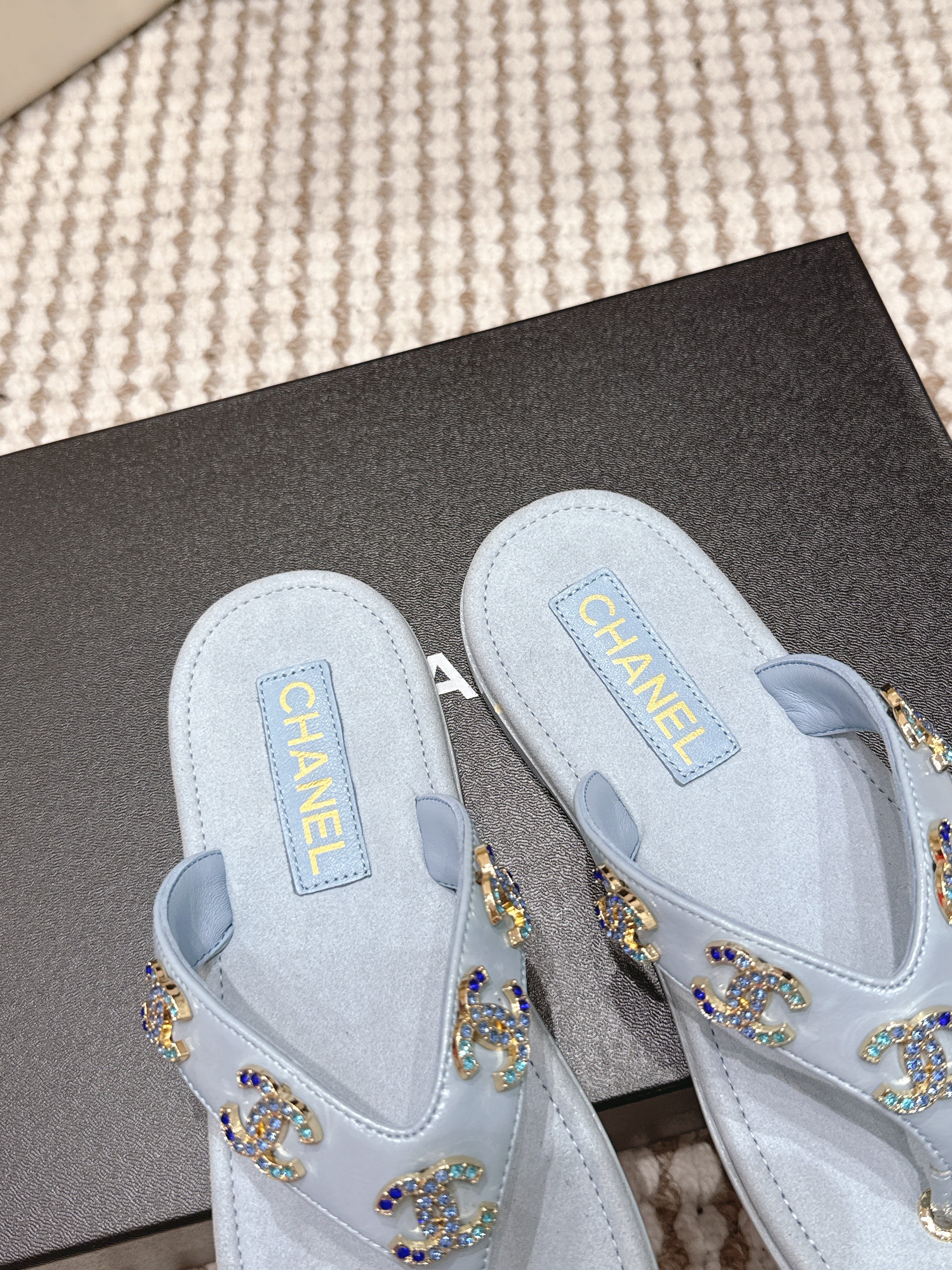 CC 26s Thong Sandals Baby Blue Suede Sheepskin Multicolor Charm 632359