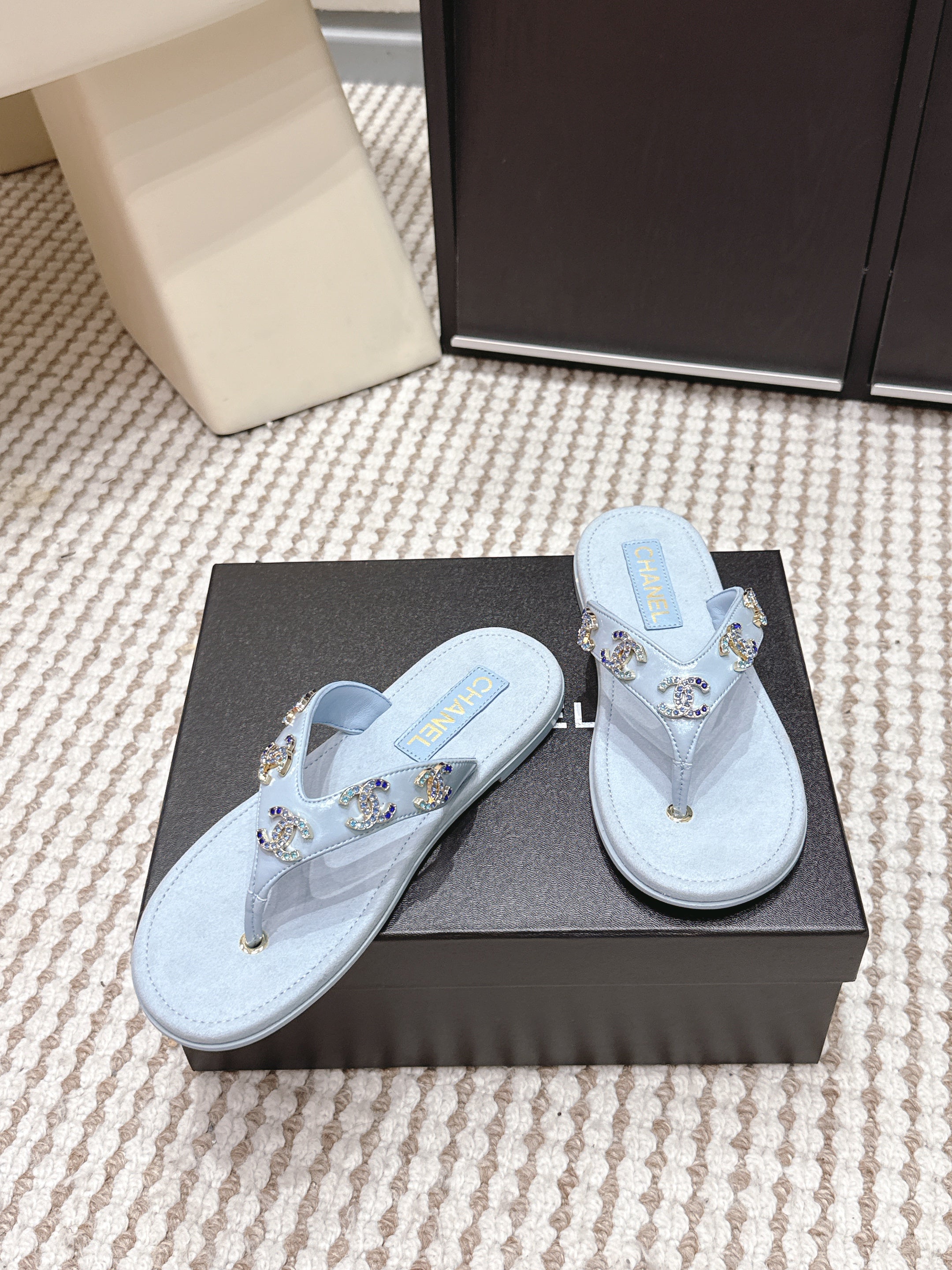 CC 26s Thong Sandals Baby Blue Suede Sheepskin Multicolor Charm 632359