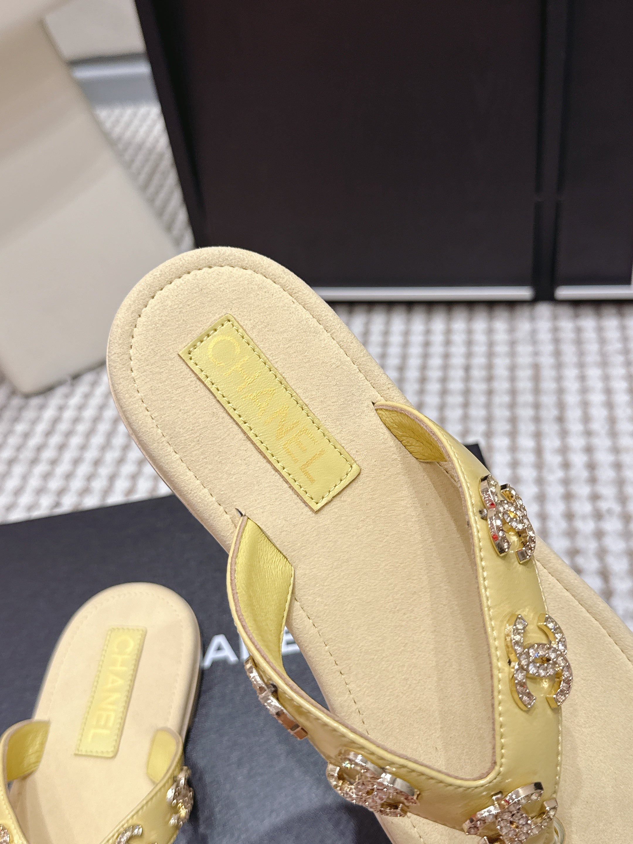 CC 26s Thong Sandals Yellow Suede Sheepskin Gold Charm 632360