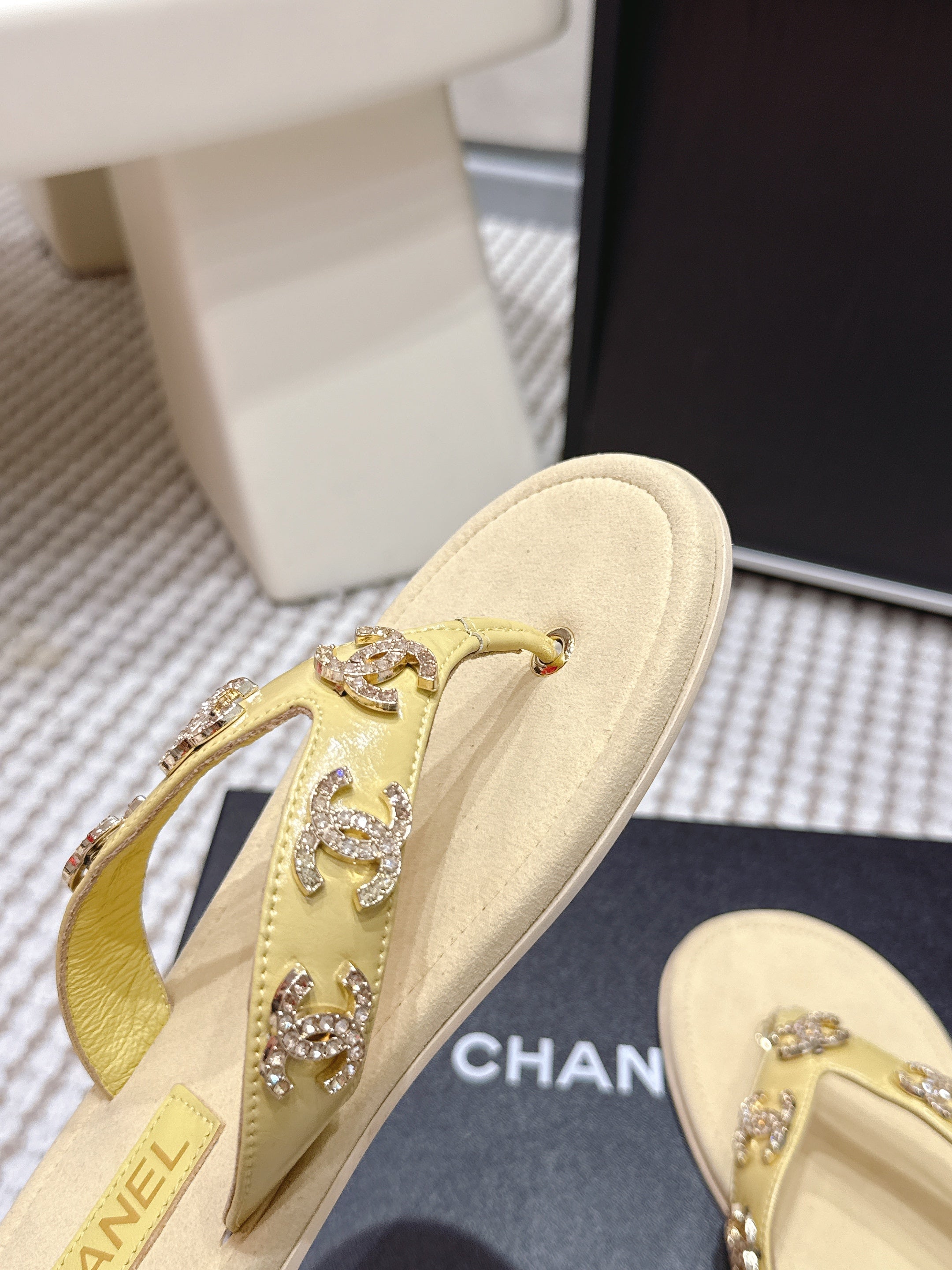 CC 26s Thong Sandals Yellow Suede Sheepskin Gold Charm 632360