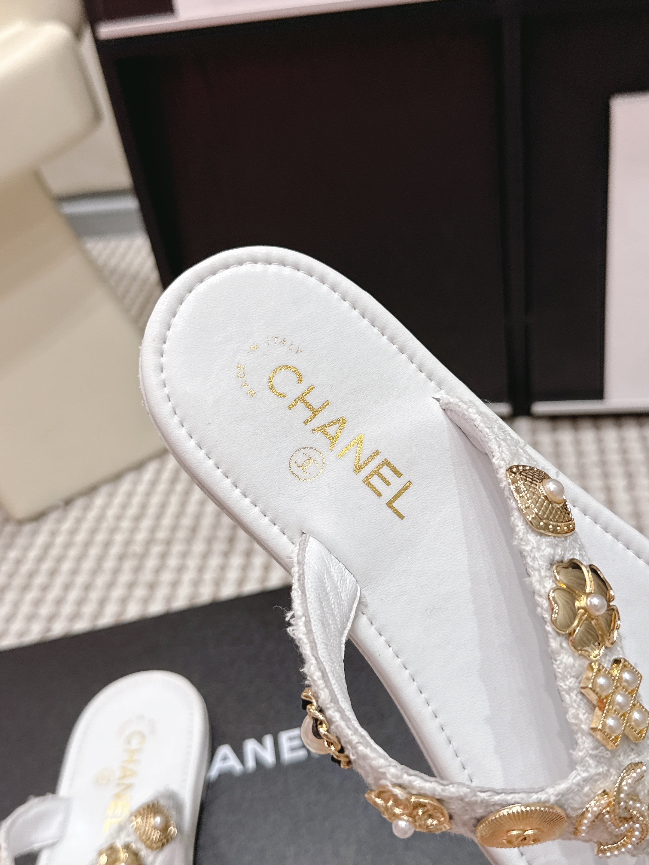 CC 26s Thong Sandals White Sheepskin Gold Charm 632368