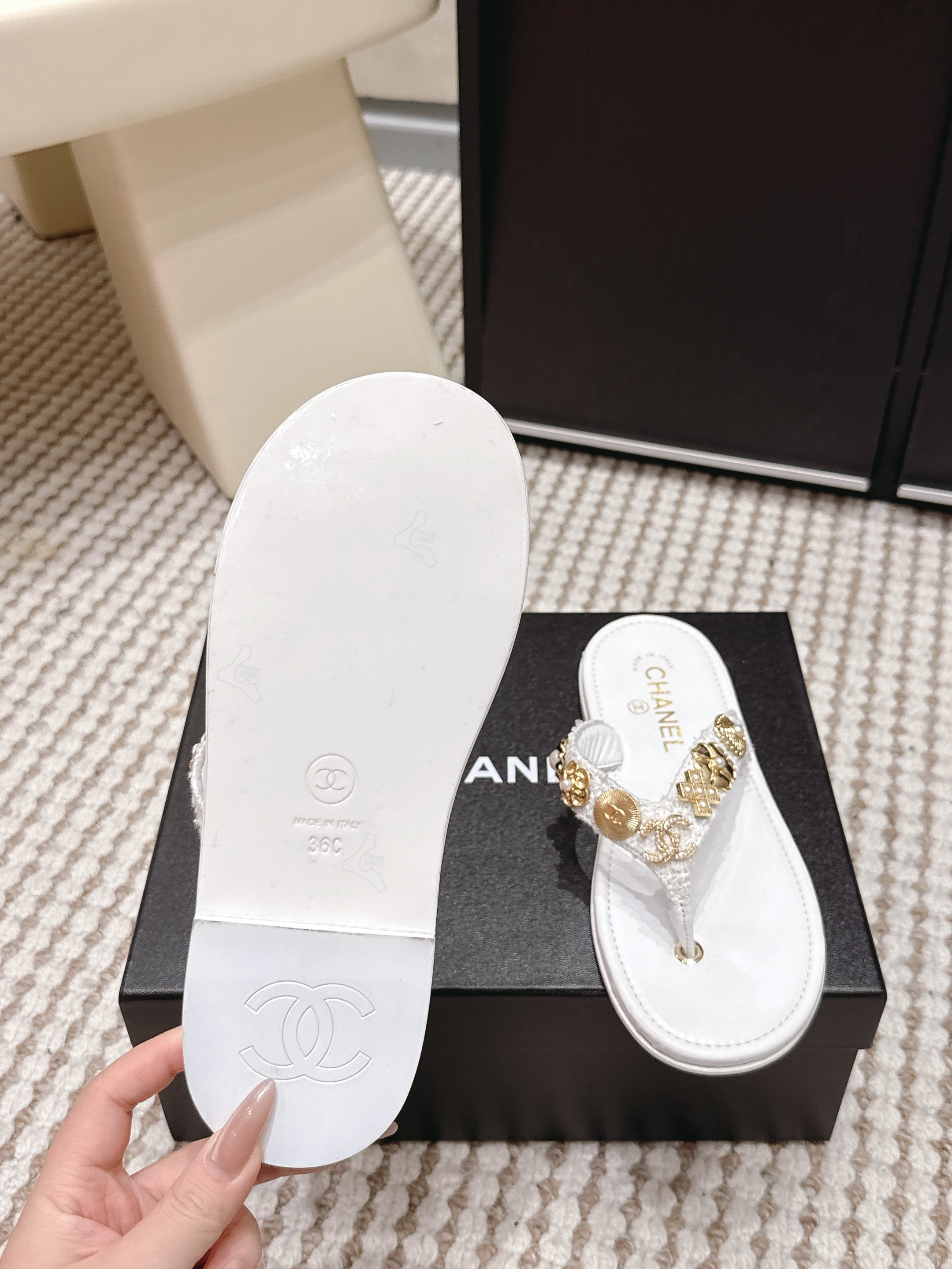 CC 26s Thong Sandals White Sheepskin Gold Charm 632368