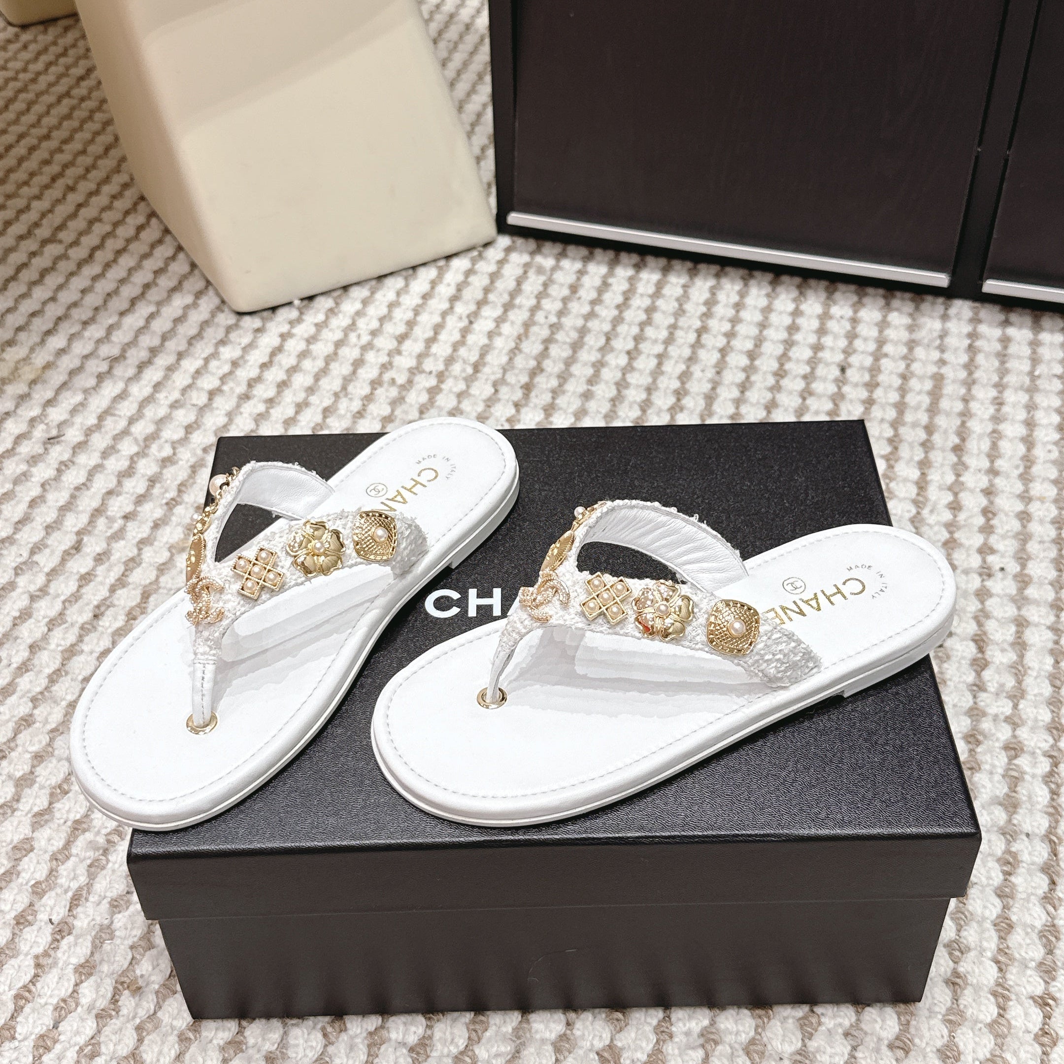CC 26s Thong Sandals White Sheepskin Gold Charm 632368