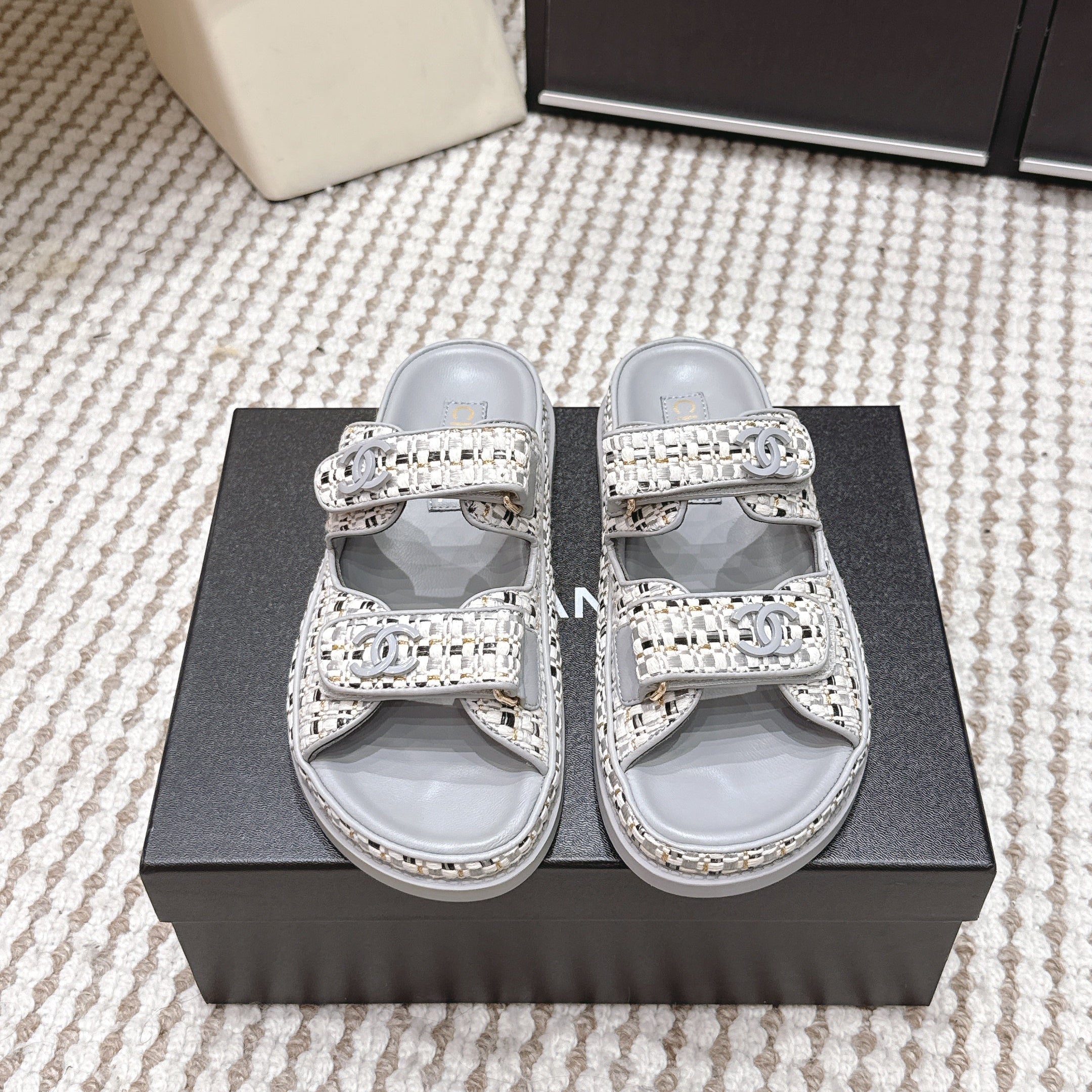 CC 26s Sandals Gray Beige Leather Raffia 632394