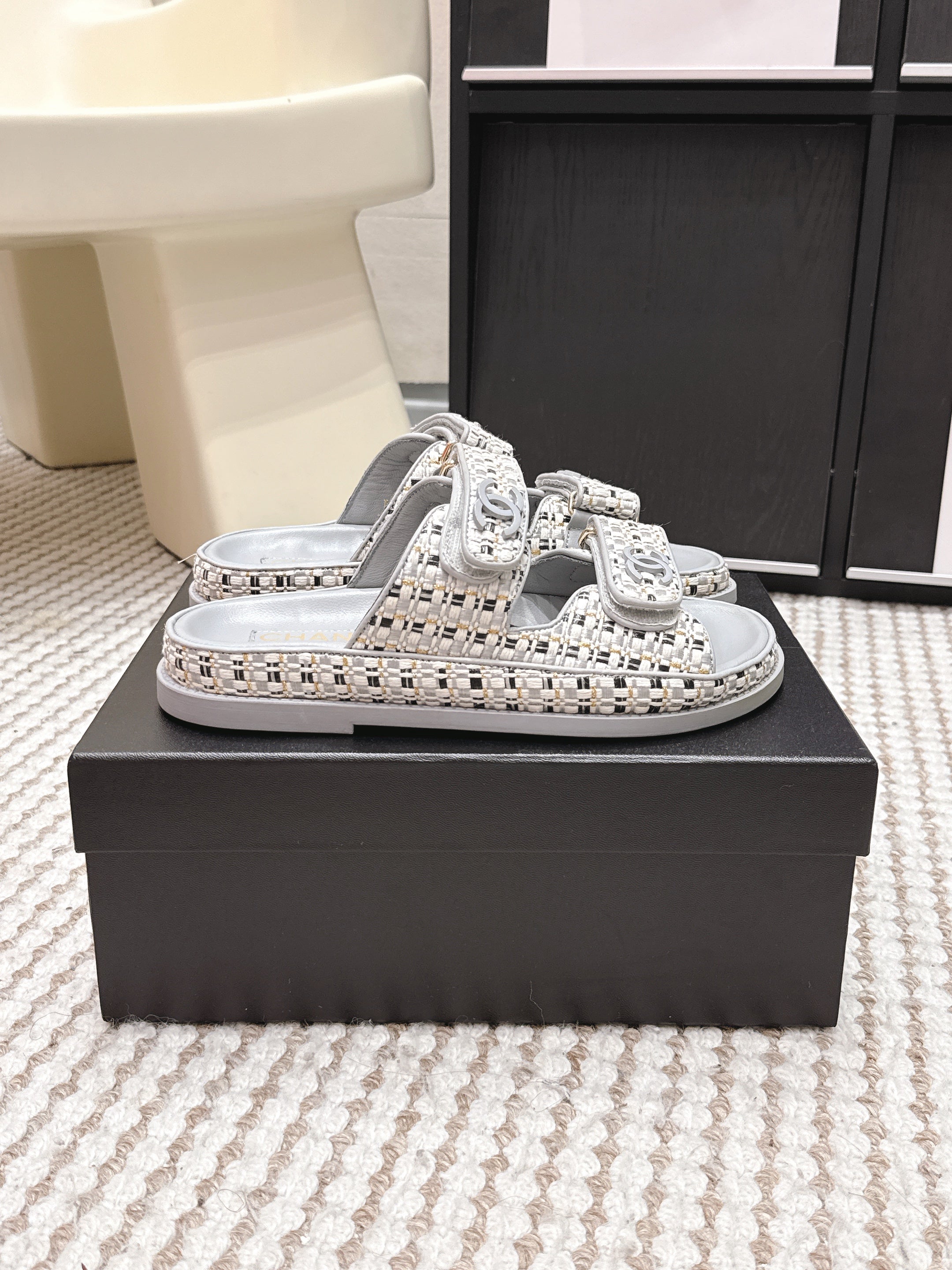 CC 26s Sandals Gray Beige Leather Raffia 632394