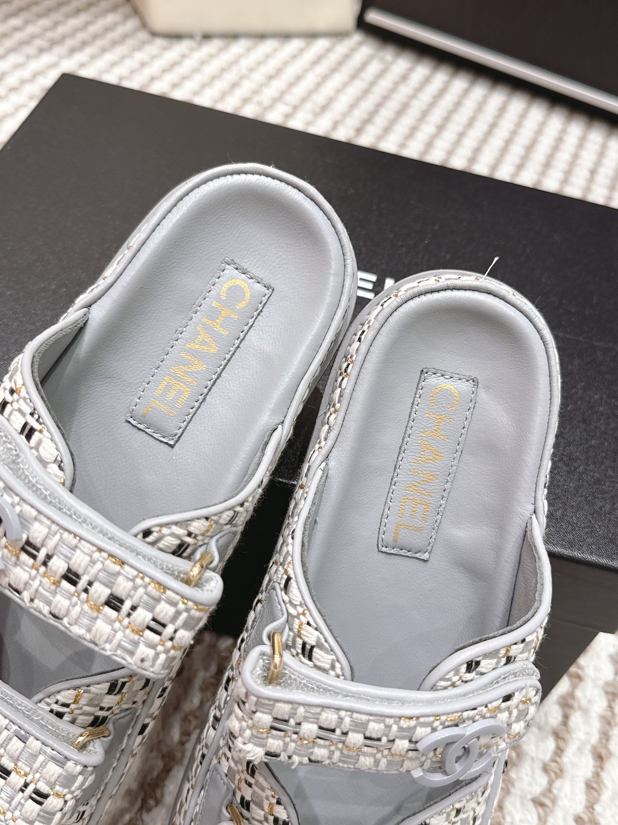 CC 26s Sandals Gray Beige Leather Raffia 632394