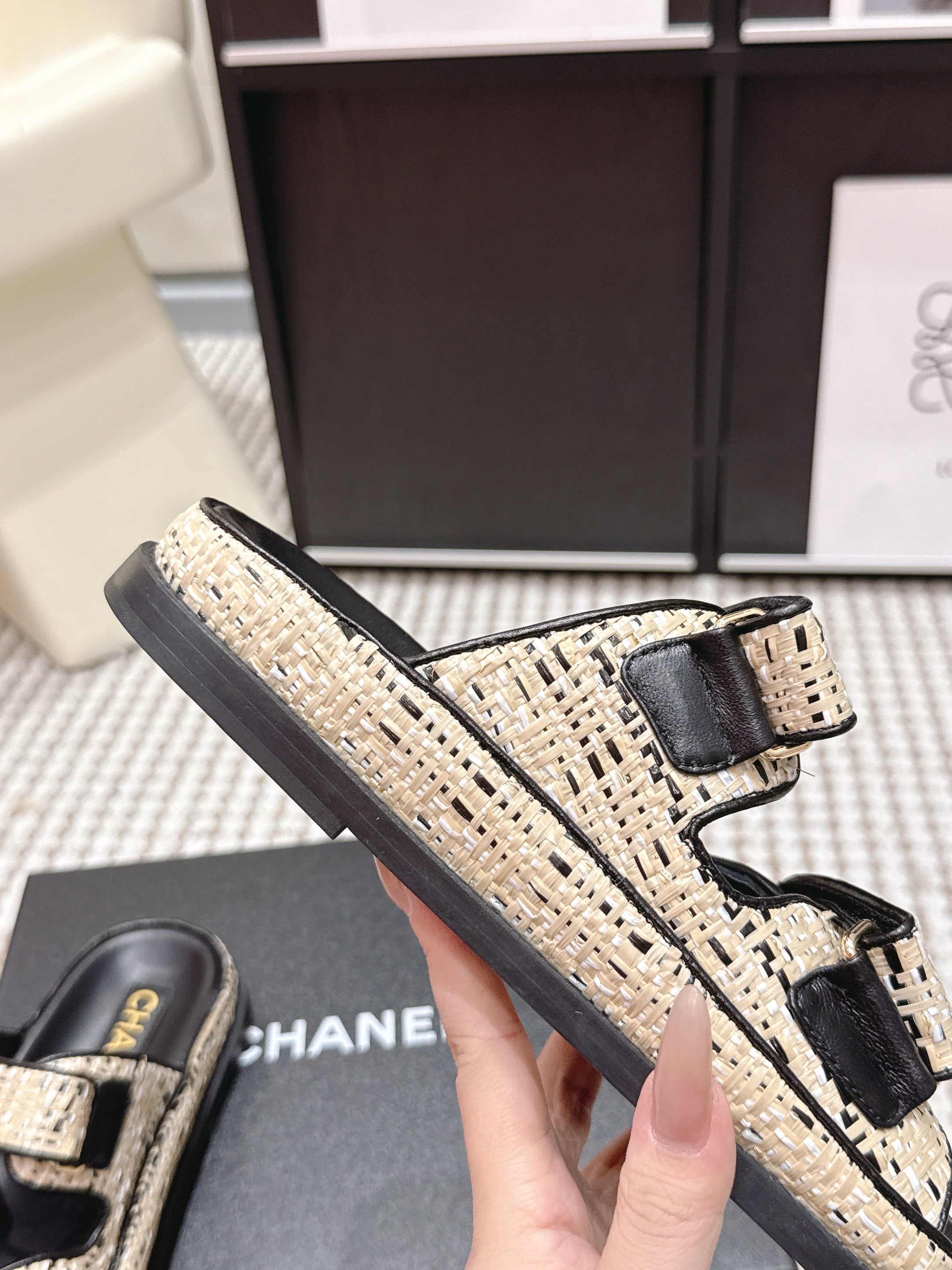 CC 26s Sandals Black Beige Leather Raffia 632396