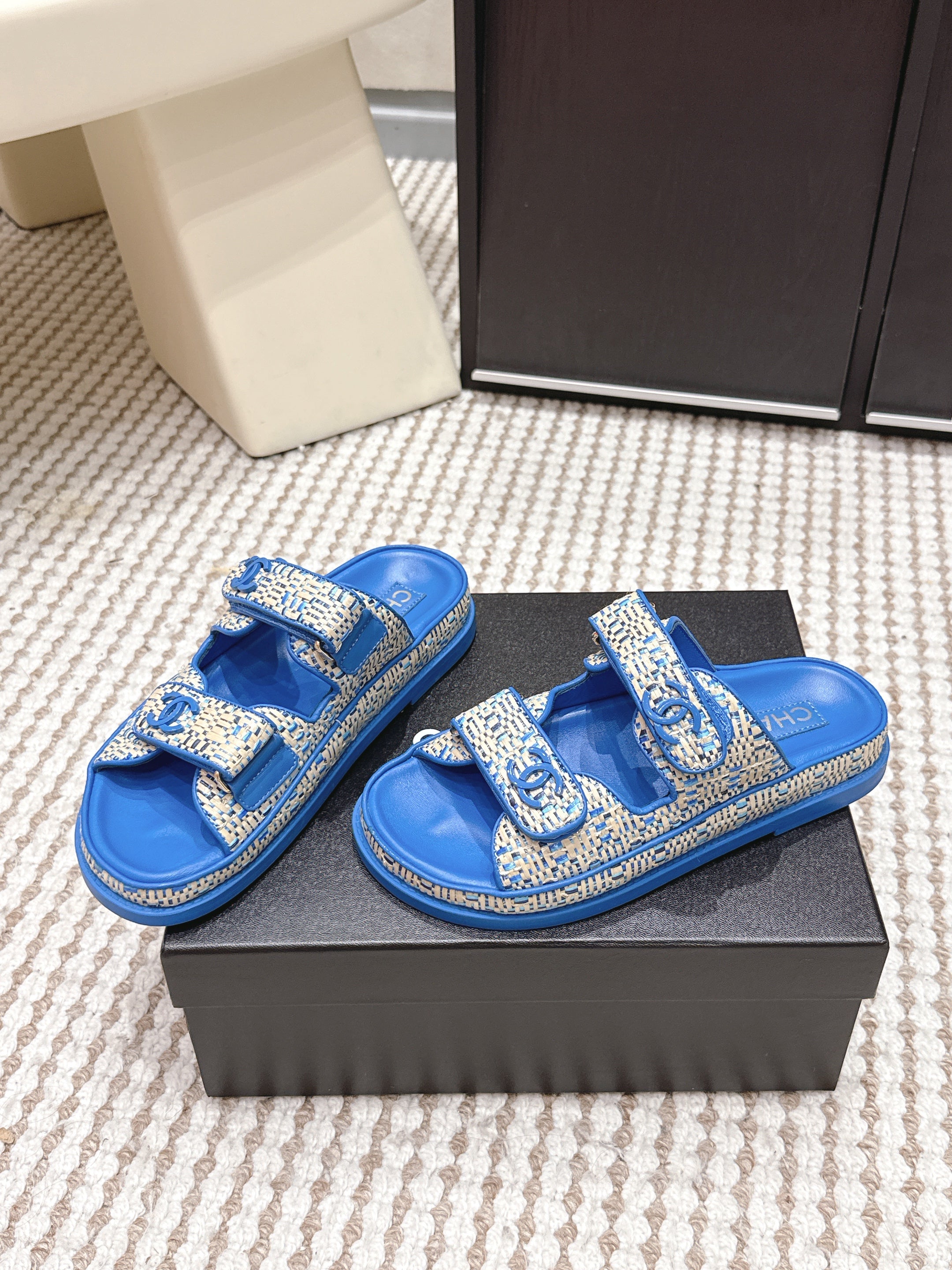 CC 26s Sandals Blue Beige Leather Raffia 632398