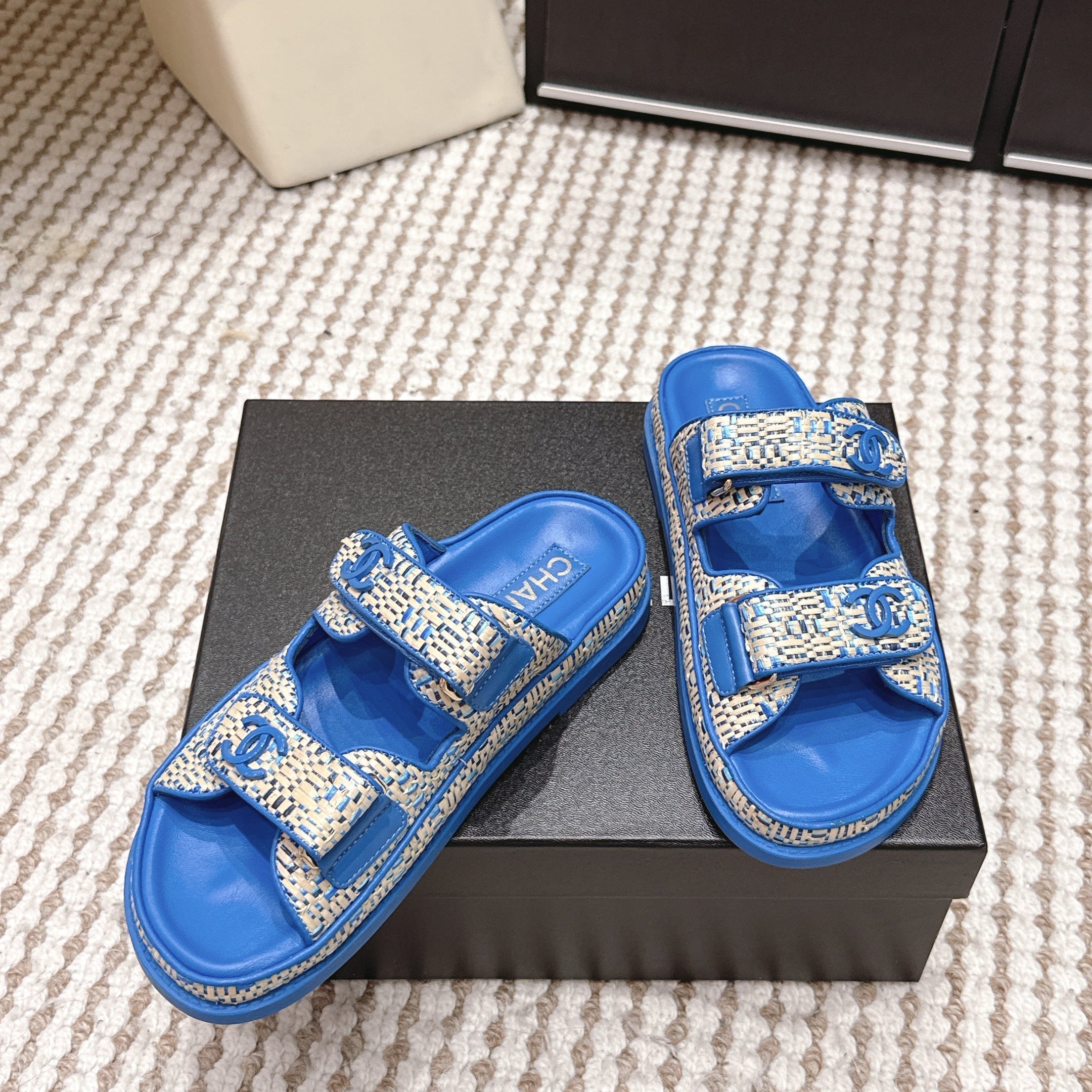 CC 26s Sandals Blue Beige Leather Raffia 632398