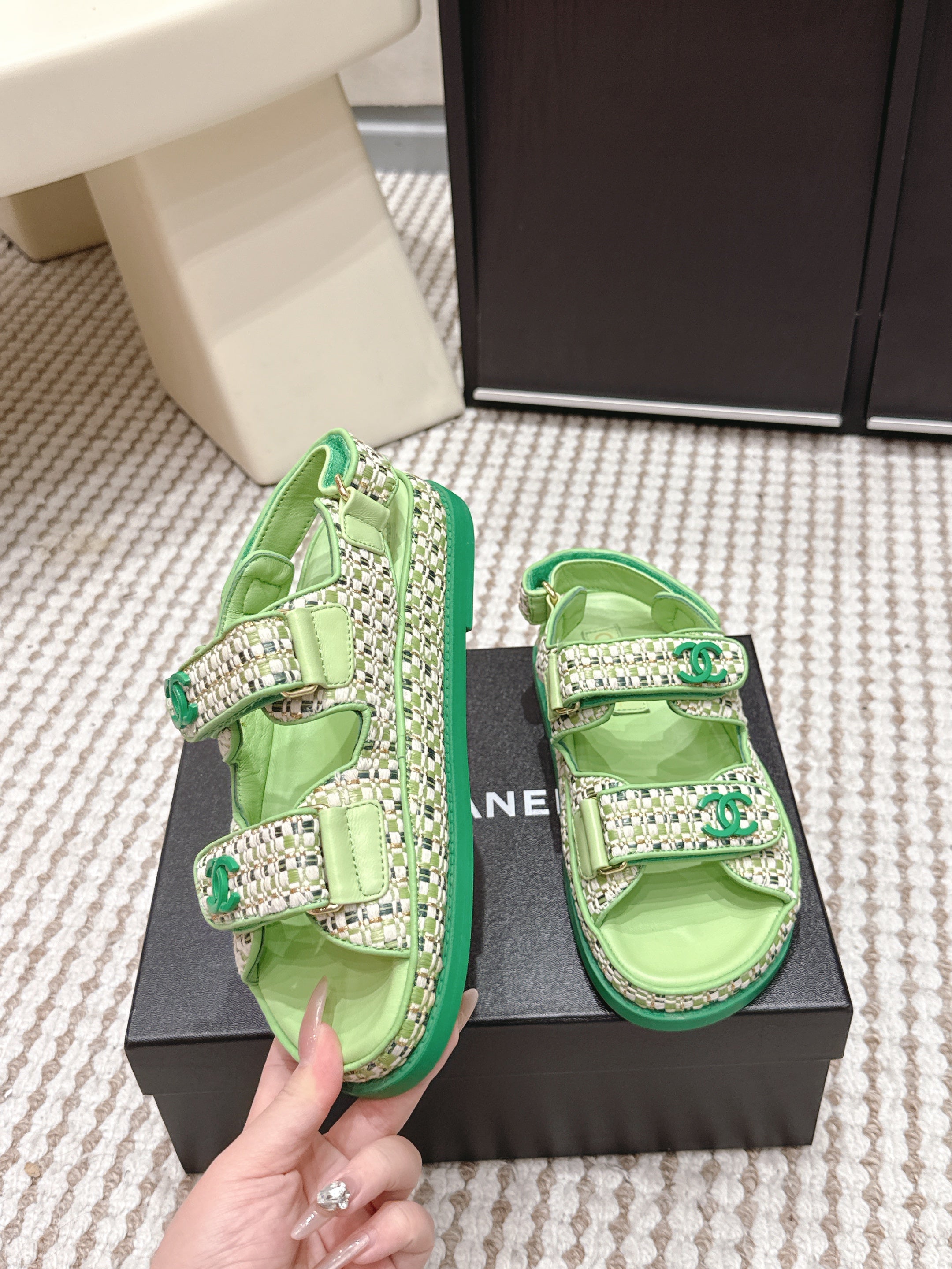 CC 26s Sandals Green White Beige Leather 632405