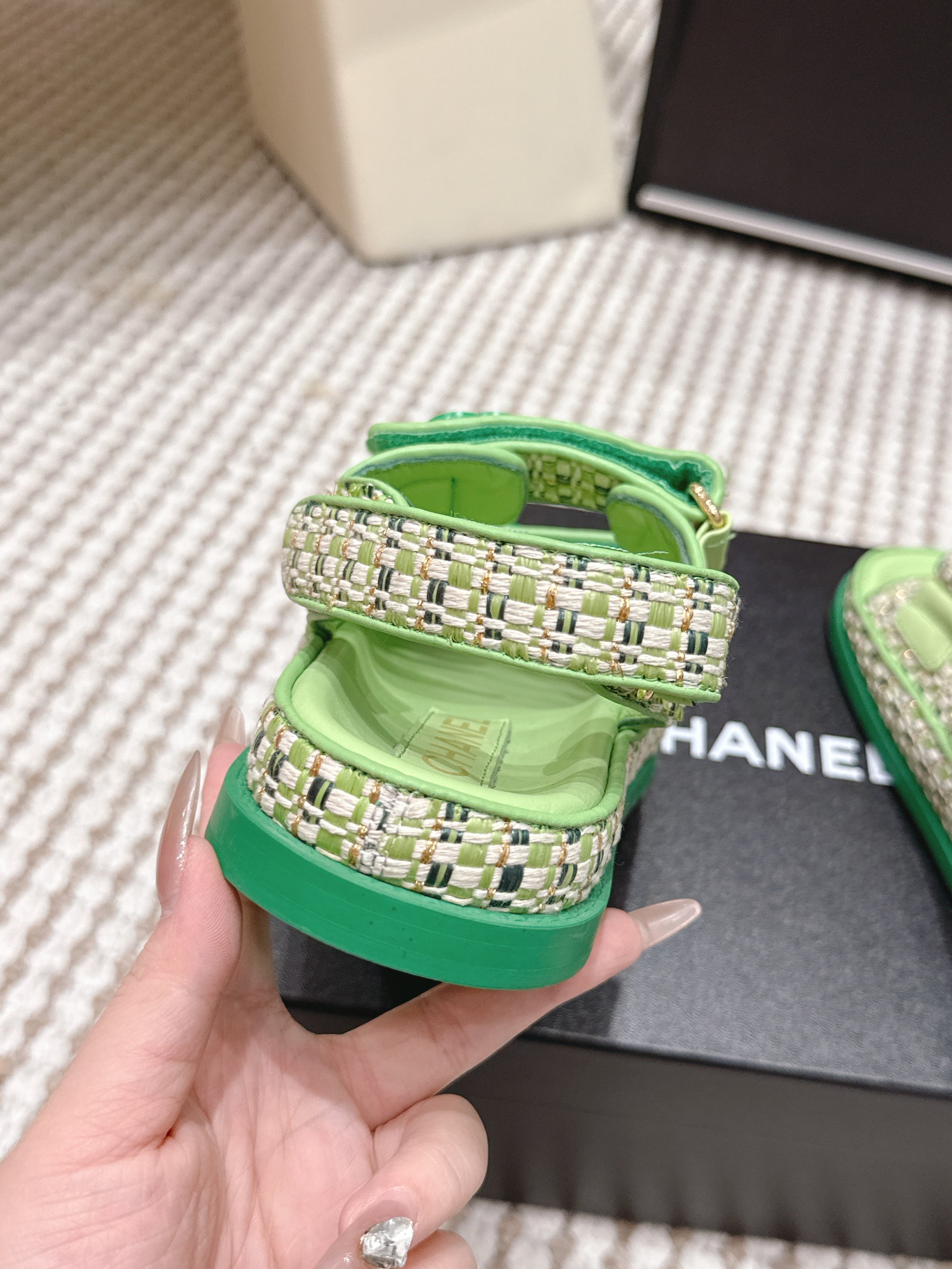 CC 26s Sandals Green White Beige Leather 632405