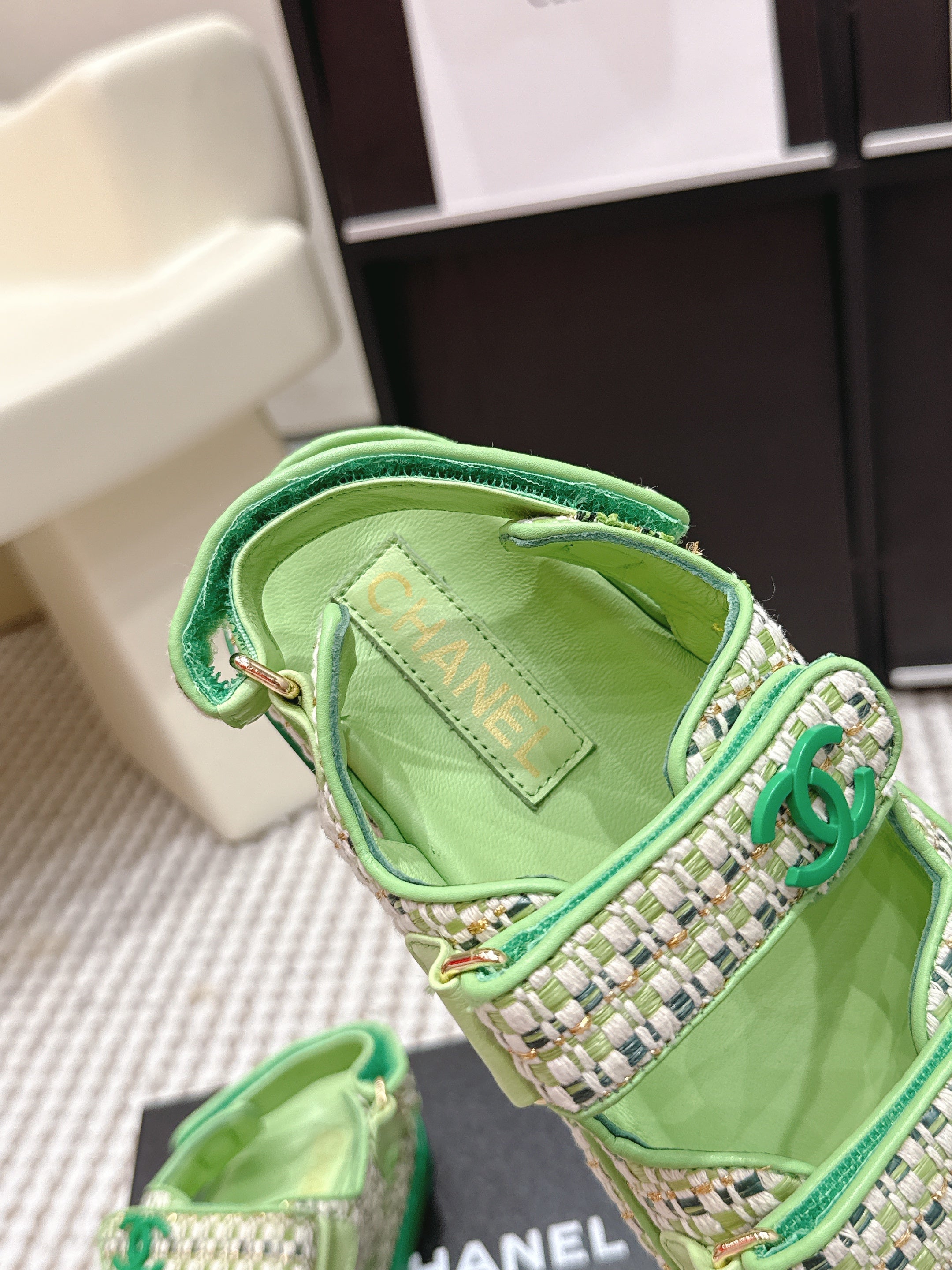 CC 26s Sandals Green White Beige Leather 632405