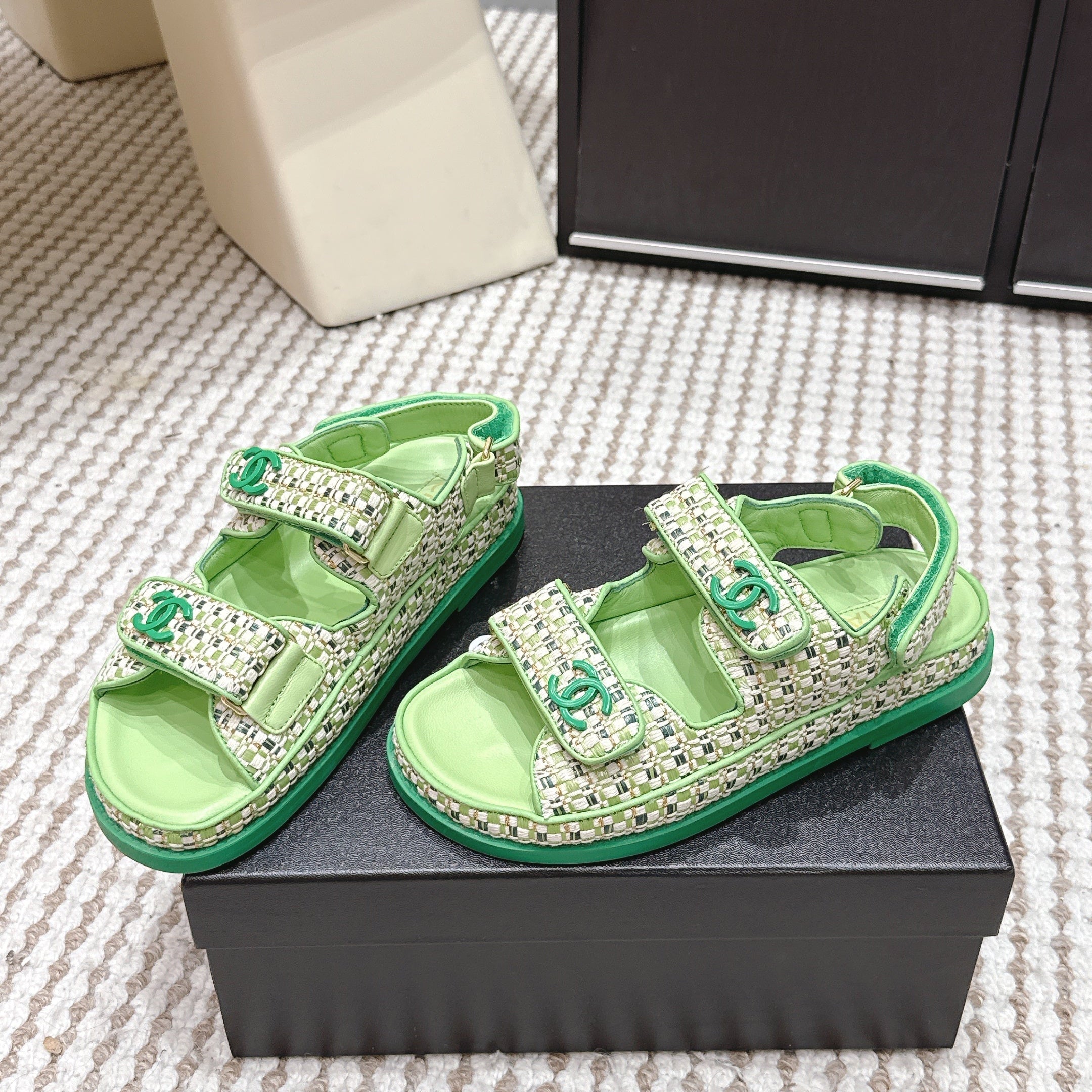 CC 26s Sandals Green White Beige Leather 632405