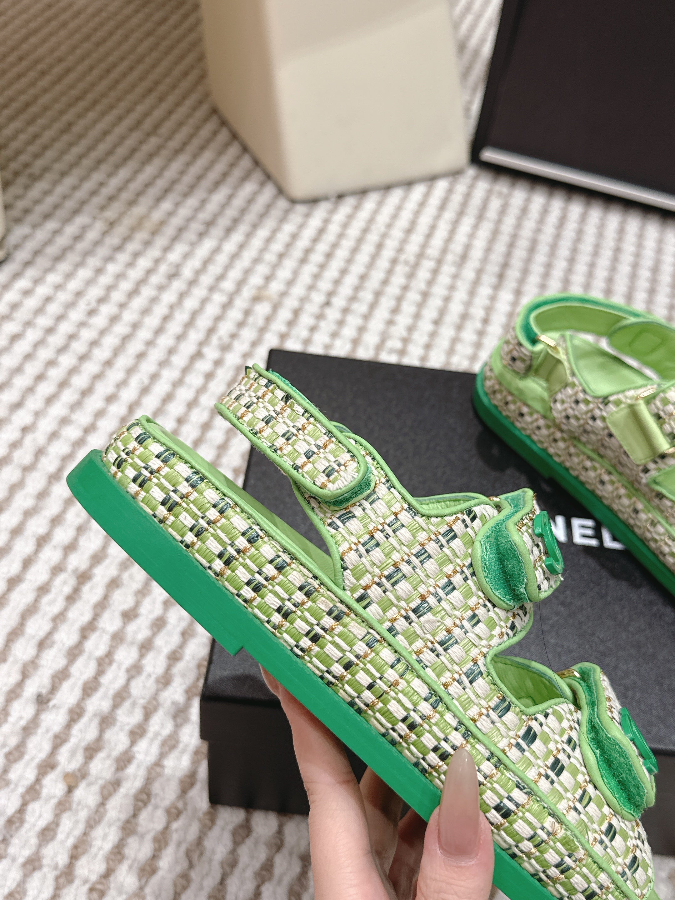 CC 26s Sandals Green White Beige Leather 632405