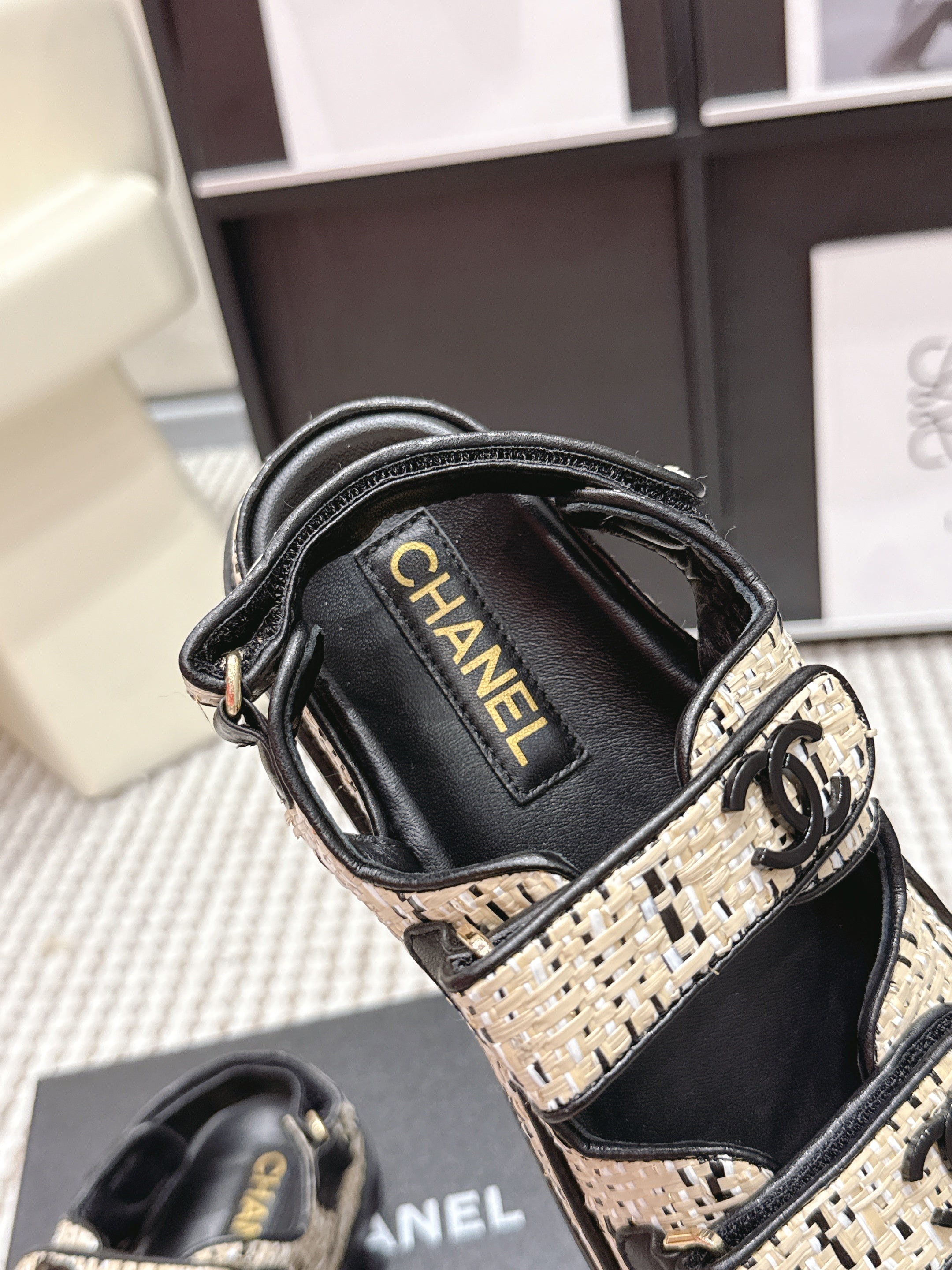 CC 26s Sandals Black Beige Leather Raffia 632400