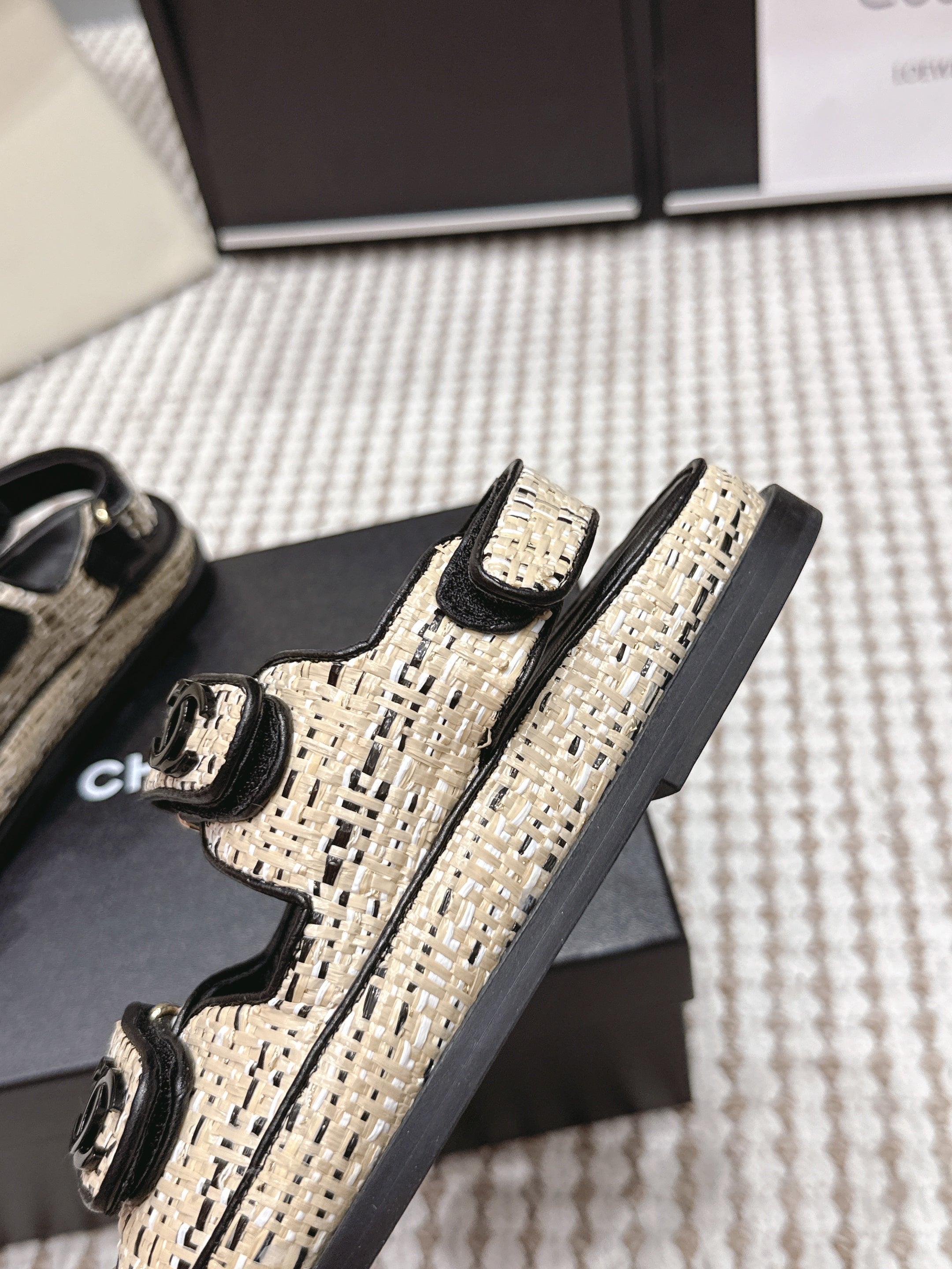 CC 26s Sandals Black Beige Leather Raffia 632400