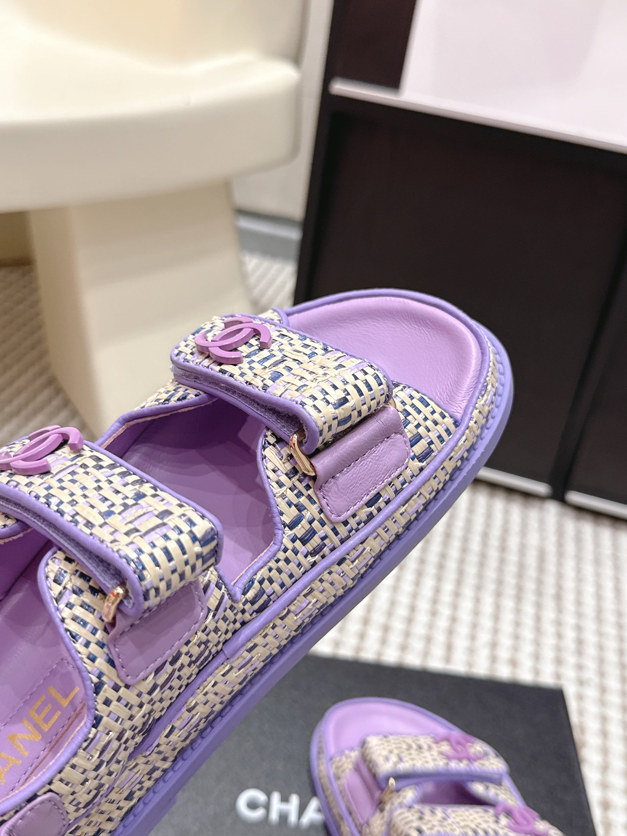 CC 26s Sandals Purple White Beige Leather 632404