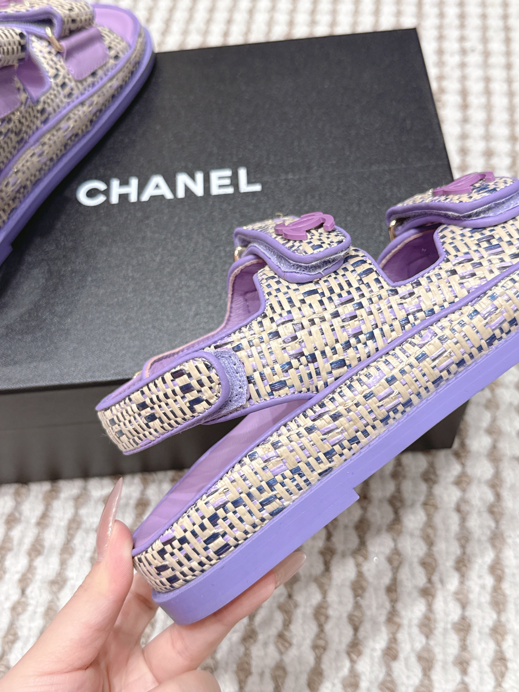 CC 26s Sandals Purple White Beige Leather 632404