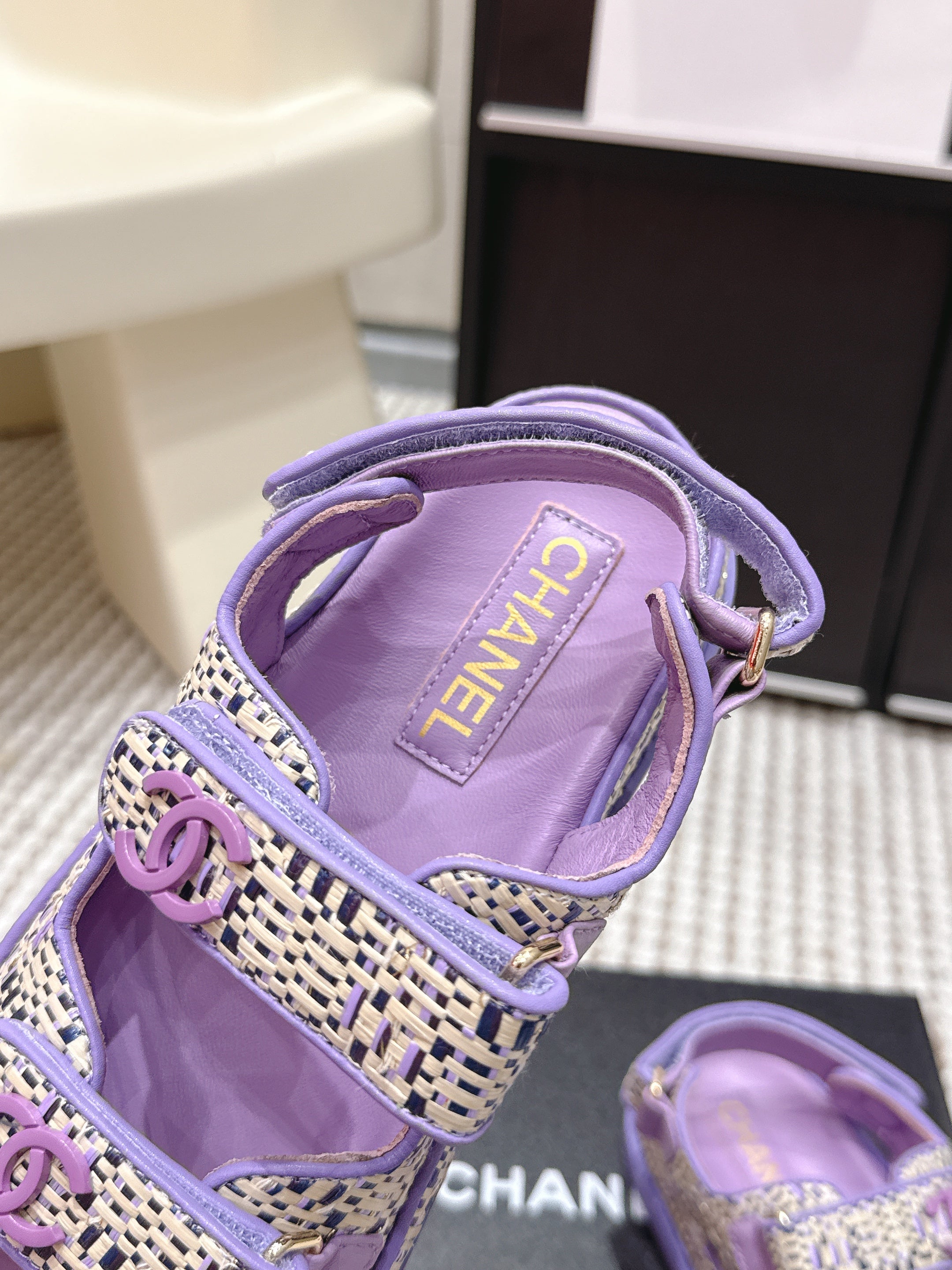 CC 26s Sandals Purple White Beige Leather 632404